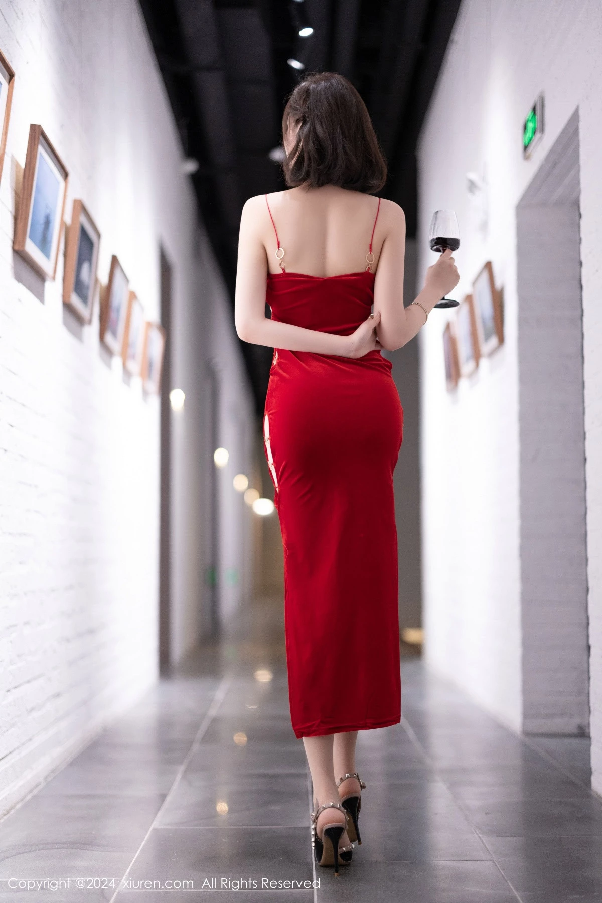 秀人集.com_[XiuRen秀人网]No.9229_女神徐莉芝Booty红色吊带连衣裙露情趣内衣秀曼妙身姿诱惑写真90P