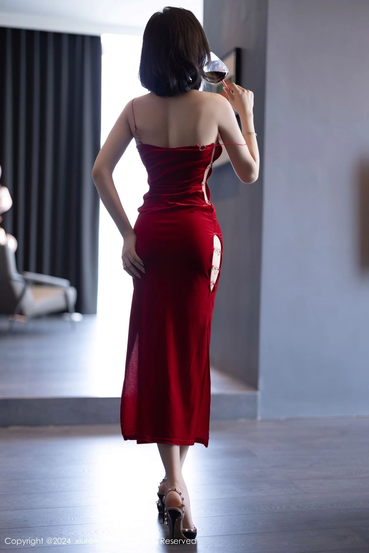 秀人集.com_[XiuRen秀人网]No.9229_女神徐莉芝Booty红色吊带连衣裙露情趣内衣秀曼妙身姿诱惑写真90P