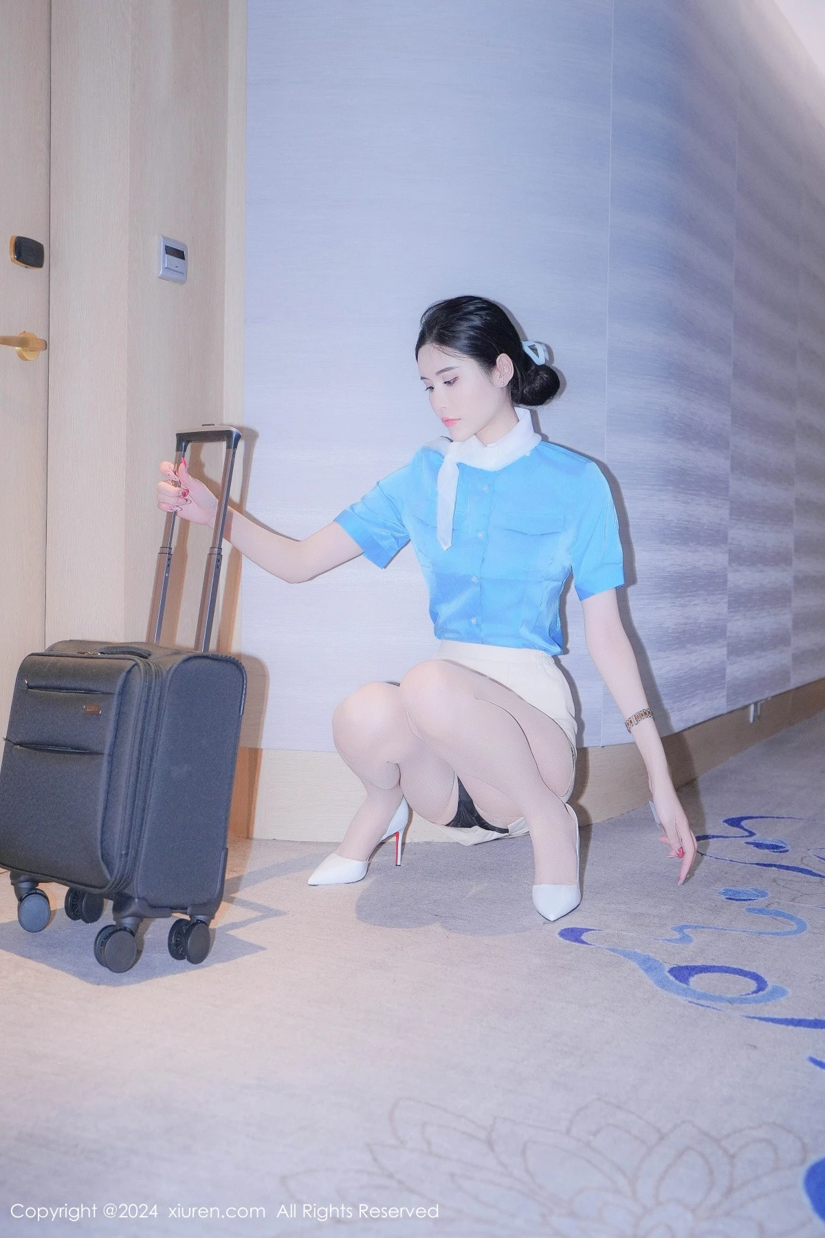 秀人集.com_[XiuRen秀人网]No.9269_模特Erikaki性感蓝衣白裙制服配白色丝袜秀曼妙身姿迷人诱惑写真82P