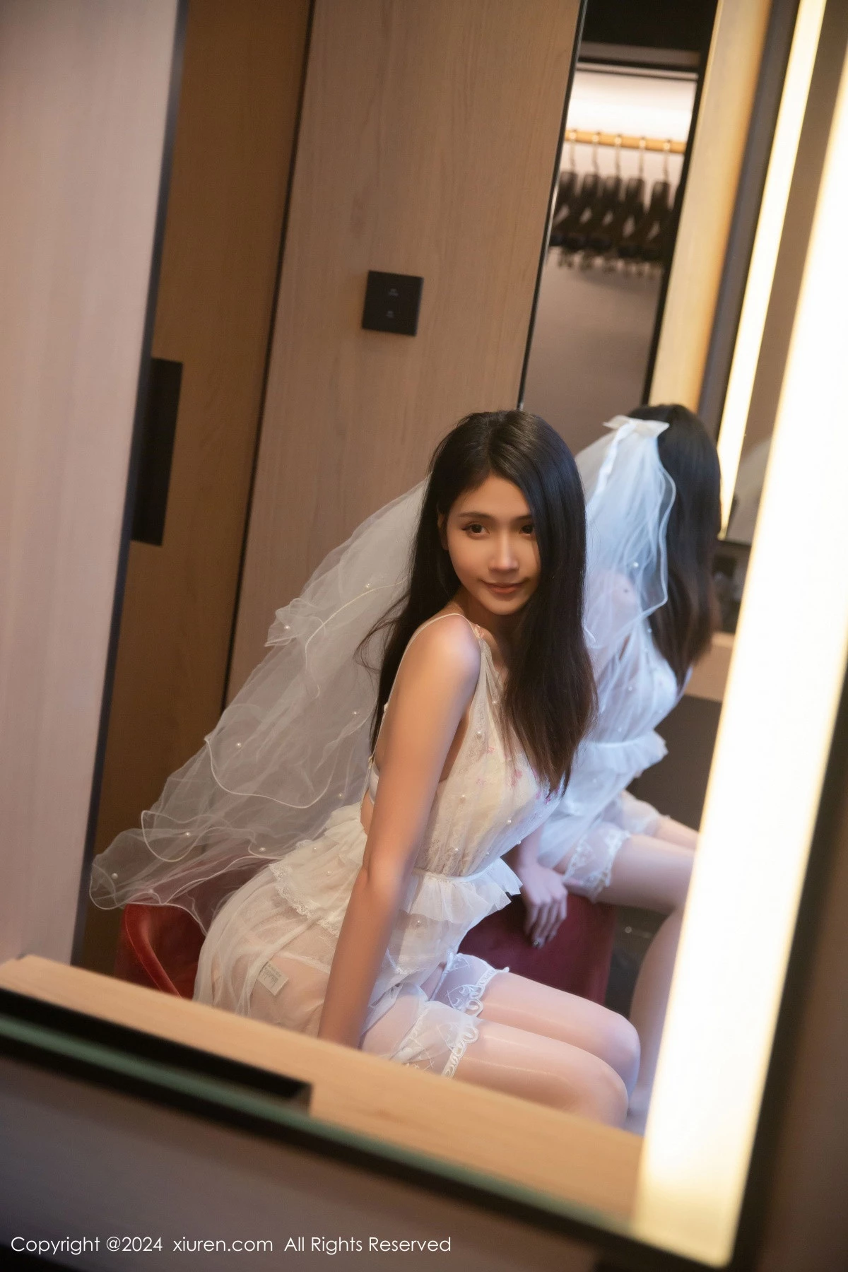 秀人集.com_[XiuRen秀人网]No.9272_模特刘婷婷私房性感白色婚纱配白丝吊袜秀完美身材撩人诱惑写真80P