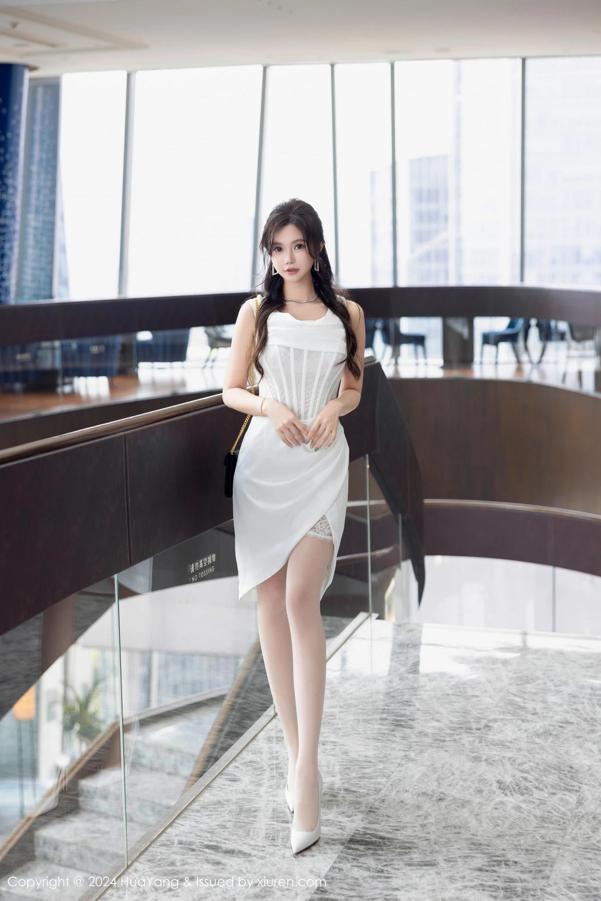 秀人集.com_[HuaYang花漾]Vol.612_女神绮里嘉ula性感白色连衣短裙配白色丝袜秀曼妙身姿诱惑写真86P