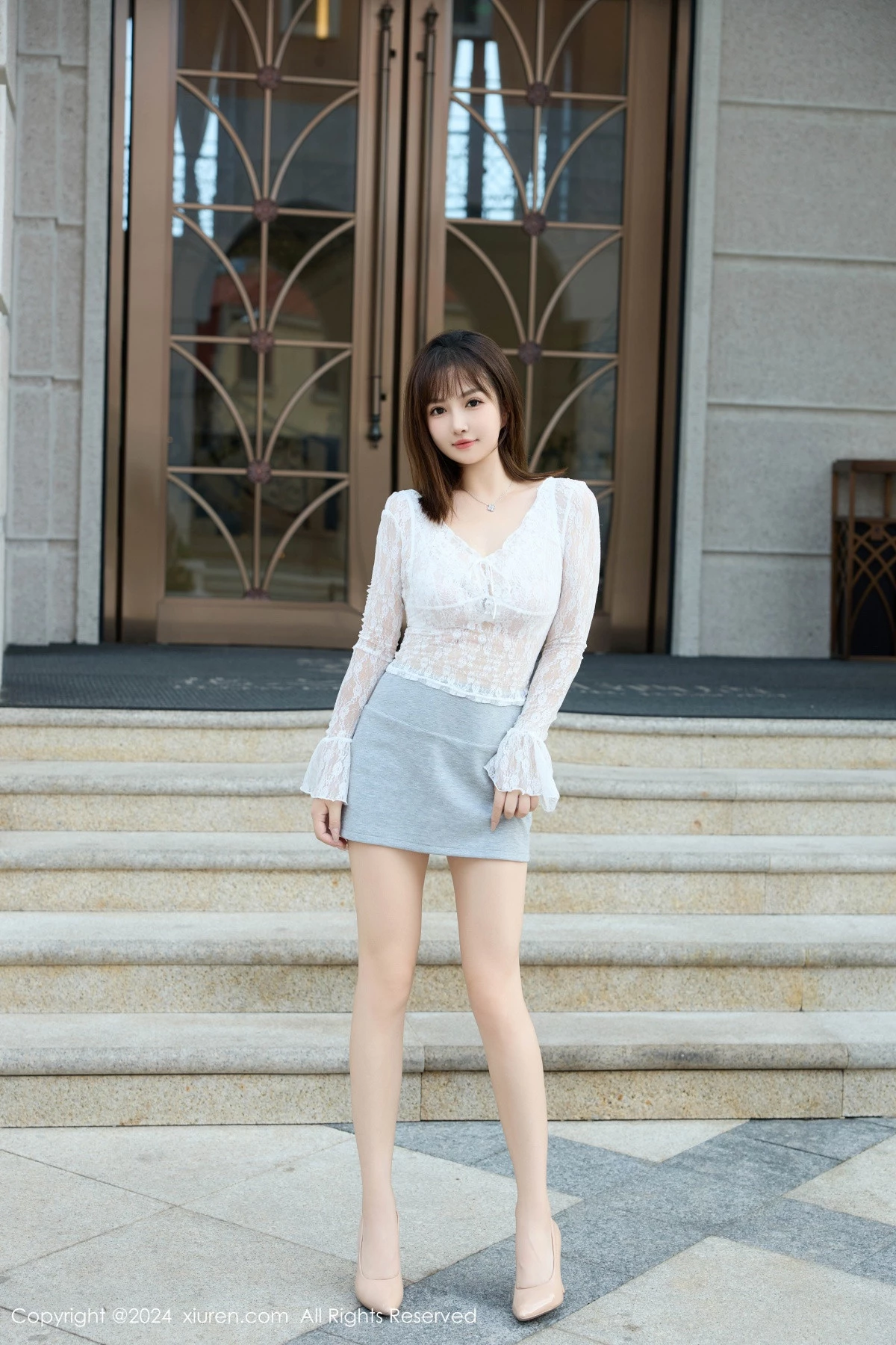 秀人集.com_[XiuRen秀人网]No.9294_模特养乐多Doll性感白色蕾丝服饰配灰色短裙秀丰腴身材诱惑写真50P