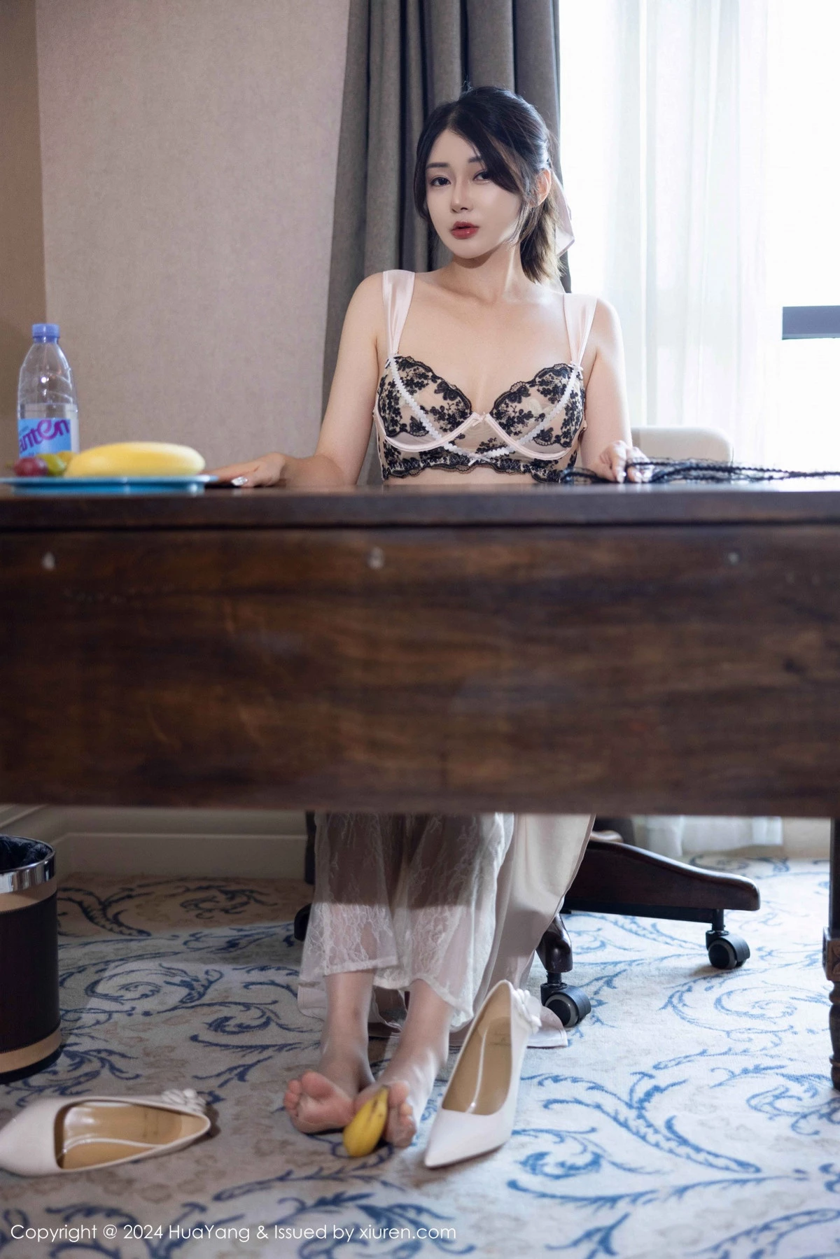 秀人集.com_[HuaYang花漾]Vol.613_模特凯竹Quinn性感浅色连衣短裙配超薄肉丝秀完美身材诱惑写真64P