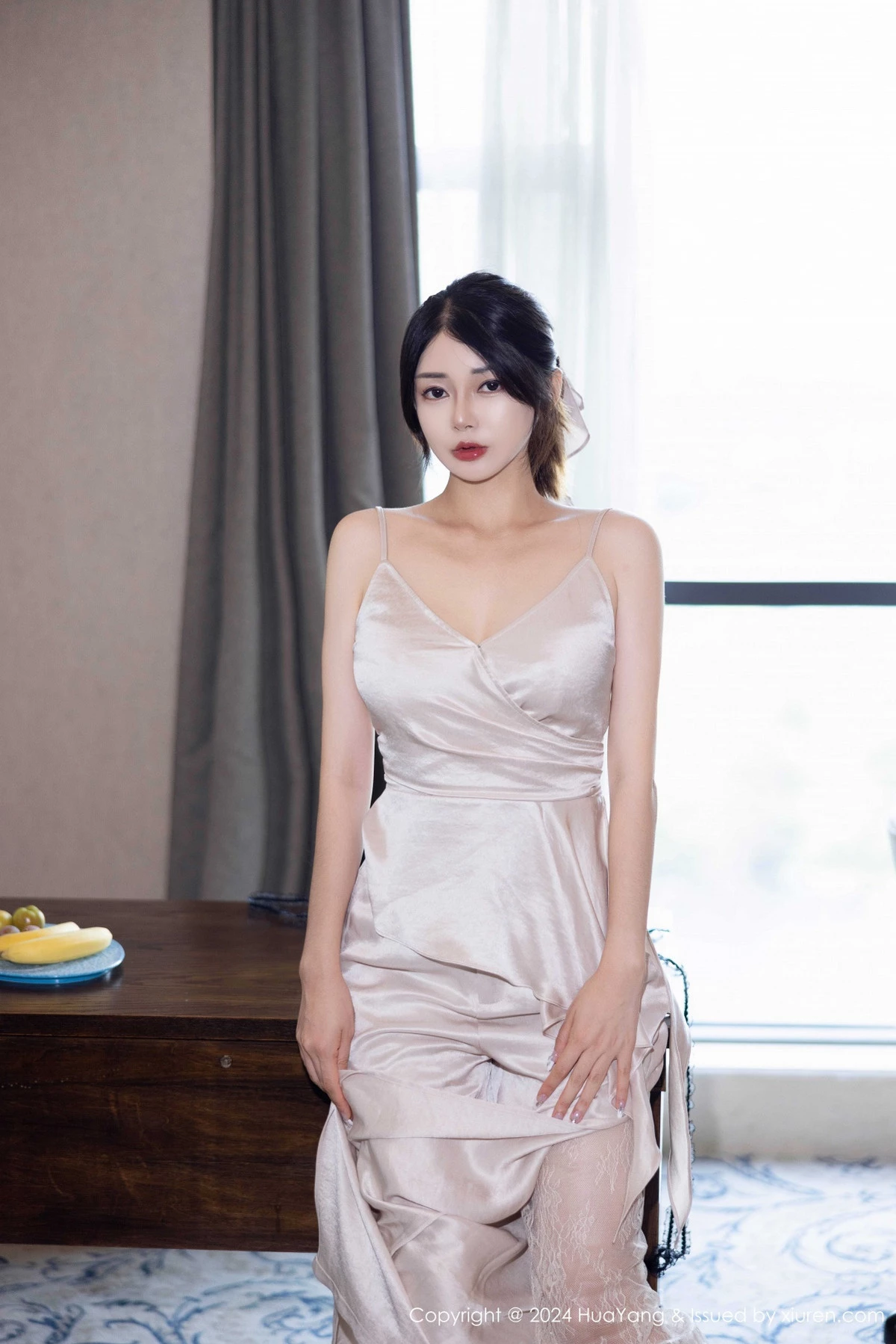 秀人集.com_[HuaYang花漾]Vol.613_模特凯竹Quinn性感浅色连衣短裙配超薄肉丝秀完美身材诱惑写真64P