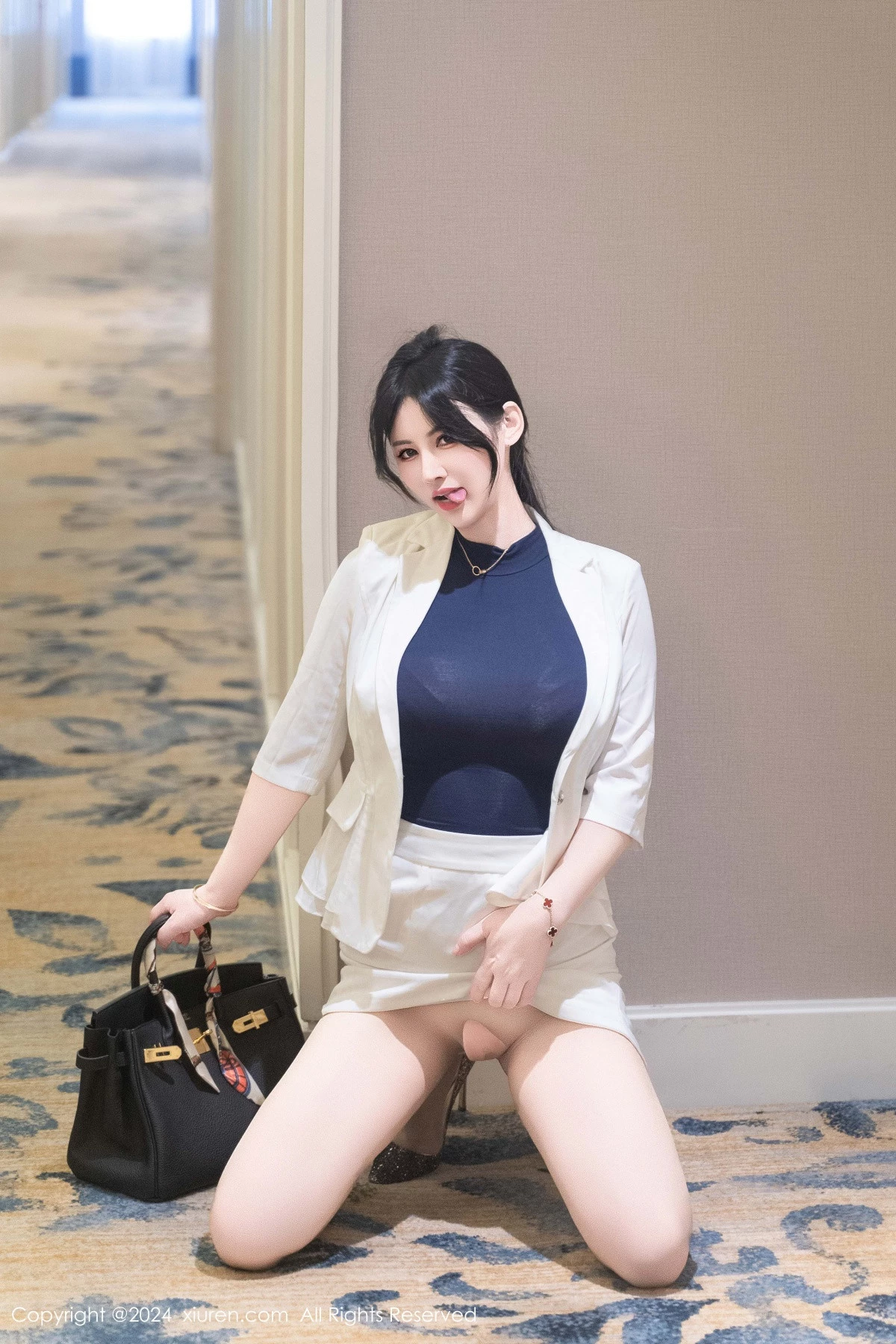 秀人集.com_[XiuRen秀人网]No.9319_模特诗诗kiki酒店剧情性感白衬衫配超薄肉丝秀曼妙身姿诱惑写真98P