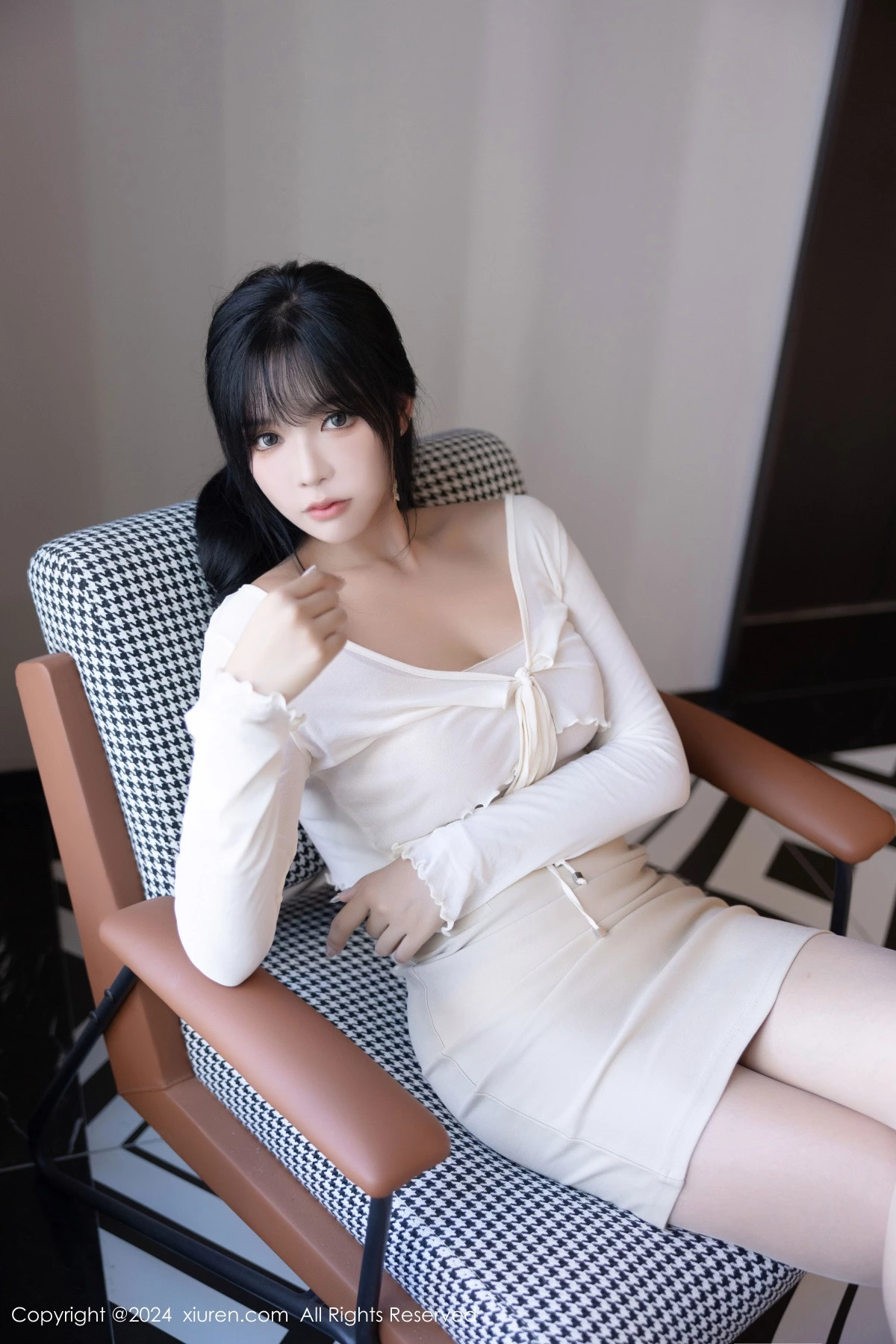 秀人集.com_[XiuRen秀人网]No.9320_模特娜比性感白色连衣短裙配超薄白丝秀凹凸身材完美诱惑写真82P