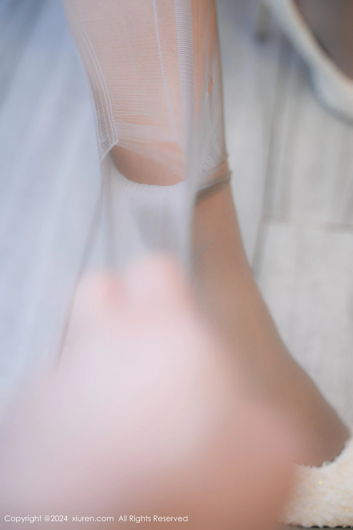 秀人集.com_[XiuRen秀人网]No.9175_新人模特Lucky-性感银色短裙配超薄无内灰丝秀凹凸身材诱惑写真73P