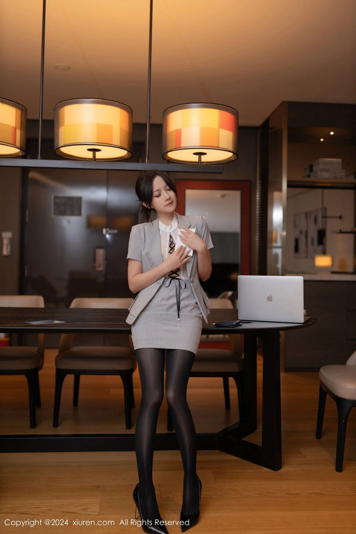 秀人集.com_[XiuRen秀人网]No.9189_模特鱼子酱性感白色薄透上衣配超薄黑丝秀婀娜身段迷人诱惑写真82P