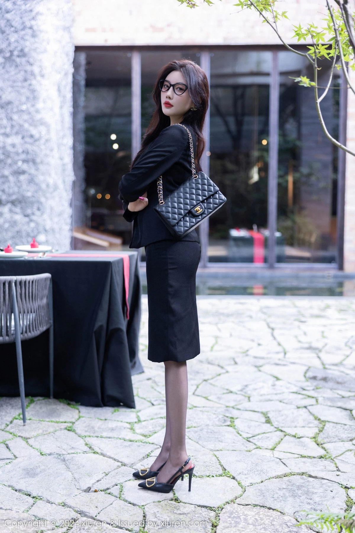 秀人集.com_[XiuRen秀人网]No.9190_女神杨晨晨Yome性感黑色OL露蕾丝内衣配超薄黑丝极致魅惑写真80P