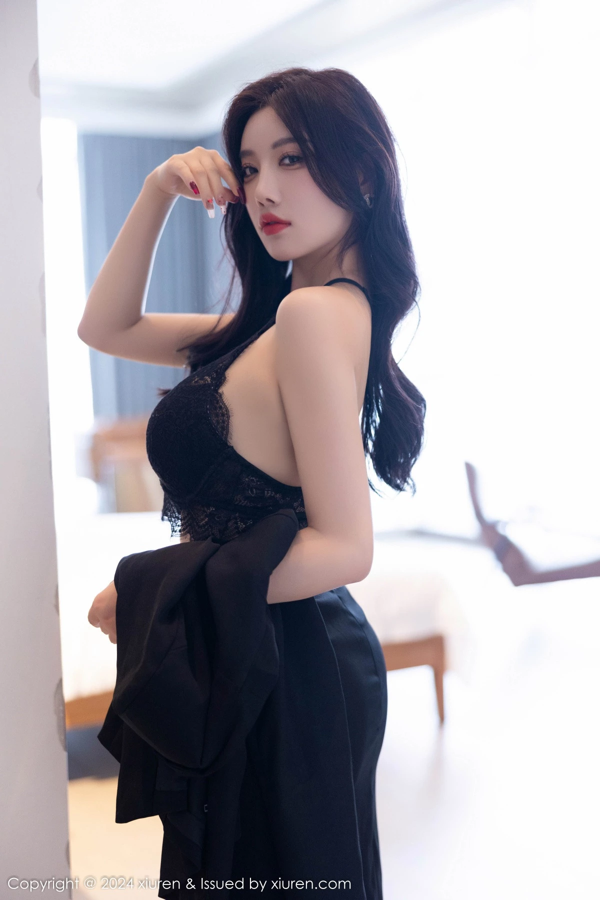 秀人集.com_[XiuRen秀人网]No.9190_女神杨晨晨Yome性感黑色OL露蕾丝内衣配超薄黑丝极致魅惑写真80P