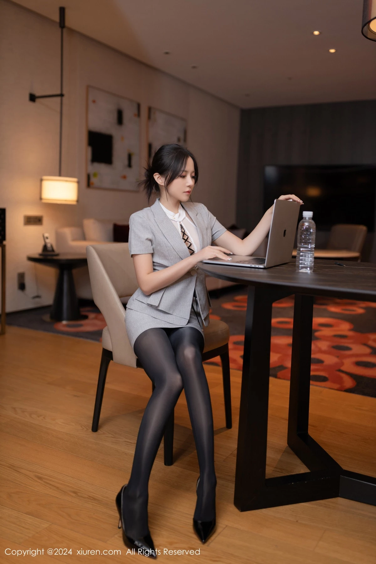 秀人集.com_[XiuRen秀人网]No.9189_模特鱼子酱性感白色薄透上衣配超薄黑丝秀婀娜身段迷人诱惑写真82P