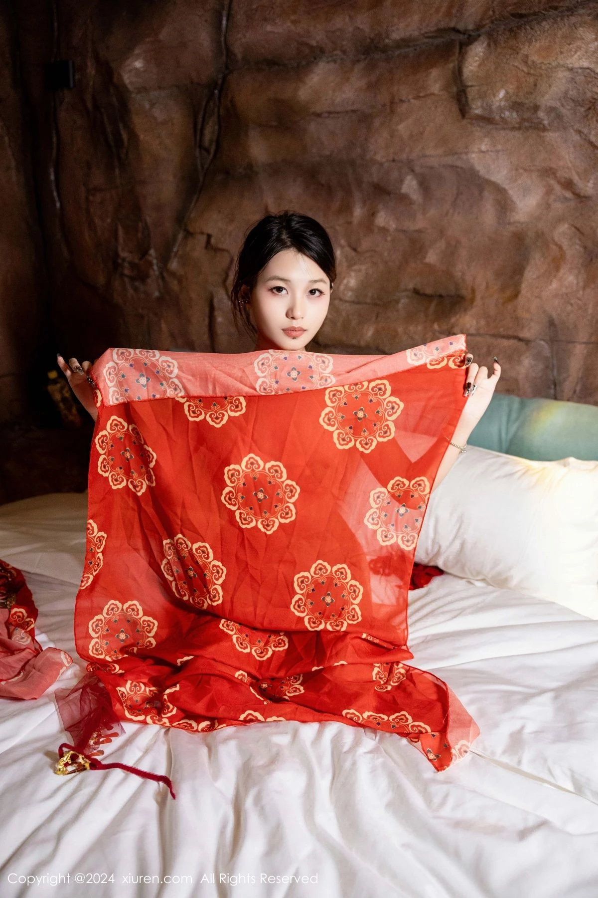 秀人集.com_[XiuRen秀人网]No.9323_模特吴婷婉性感红色古风服饰露红色情趣内衣秀曼妙身姿诱惑写真79P