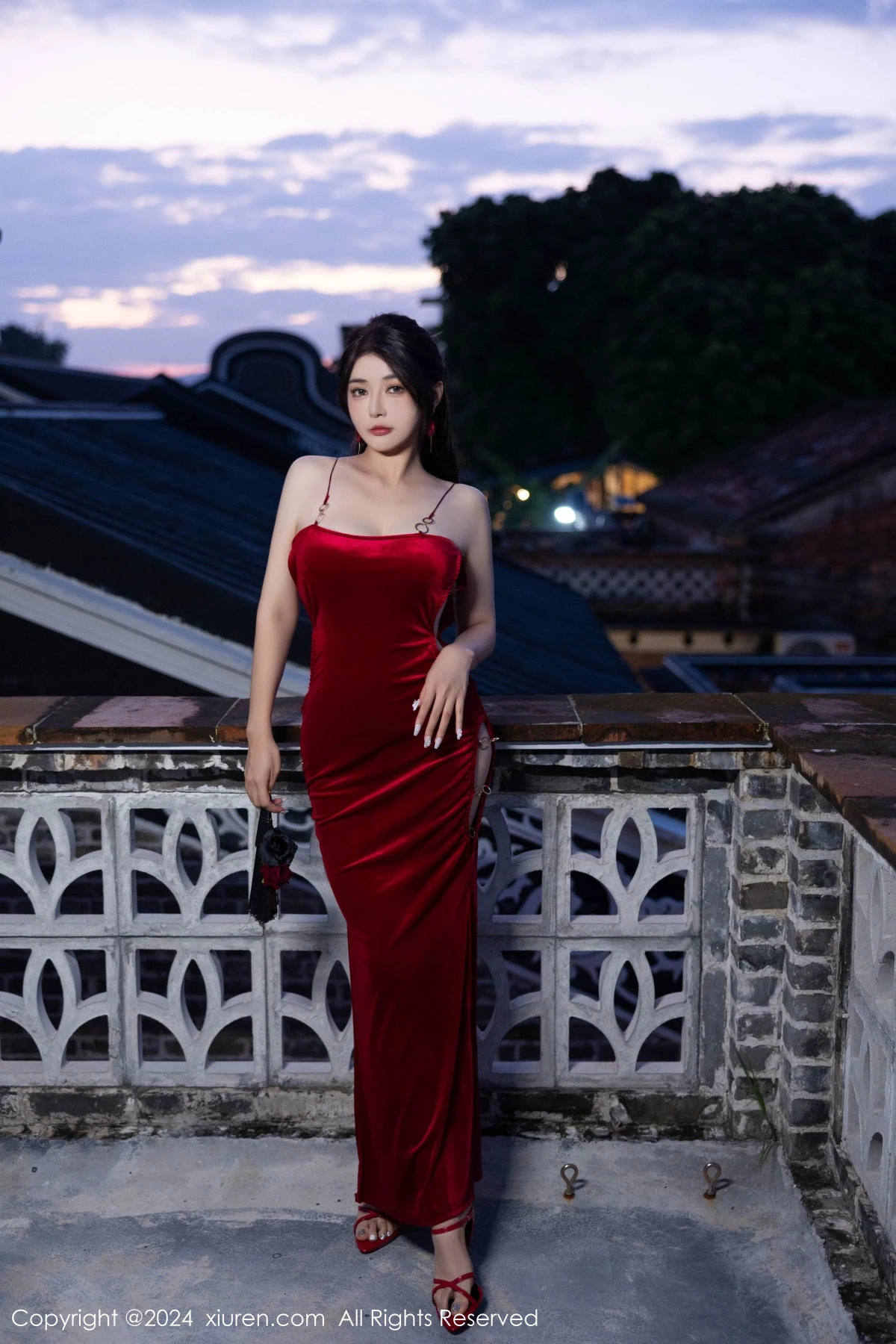 秀人集.com_[XiuRen秀人网]No.9327_模特凯竹Quinn红色露肩礼裙+红色情趣蕾丝秀曼妙身姿诱惑写真87P