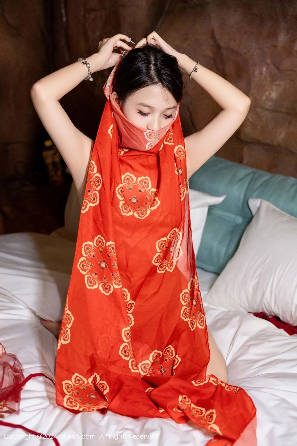 秀人集.com_[XiuRen秀人网]No.9323_模特吴婷婉性感红色古风服饰露红色情趣内衣秀曼妙身姿诱惑写真79P