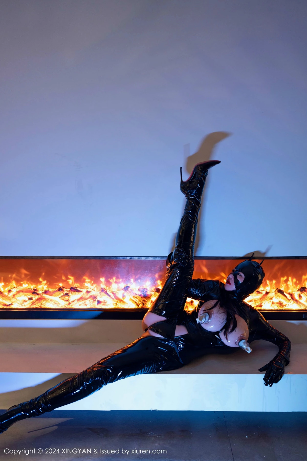 秀人集.com_[XINGYAN星颜社]VOL.283_模特王婉悠Queen性感黑色皮质情趣连体衣秀惹火身材诱惑写真79P