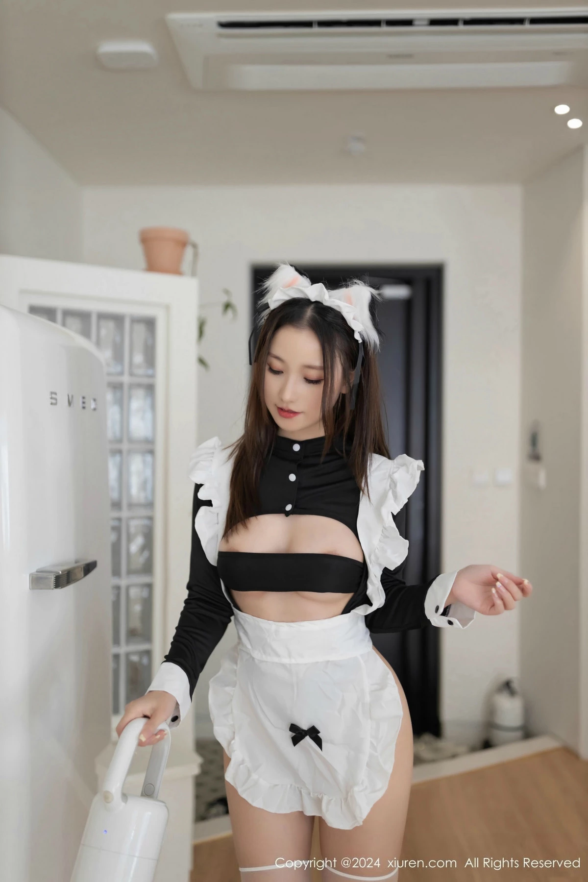 秀人集.com_[XiuRen秀人网]No.9369_模特杏子Yada性感黑色女仆服饰配白色丝袜秀曼妙身姿诱惑写真79P