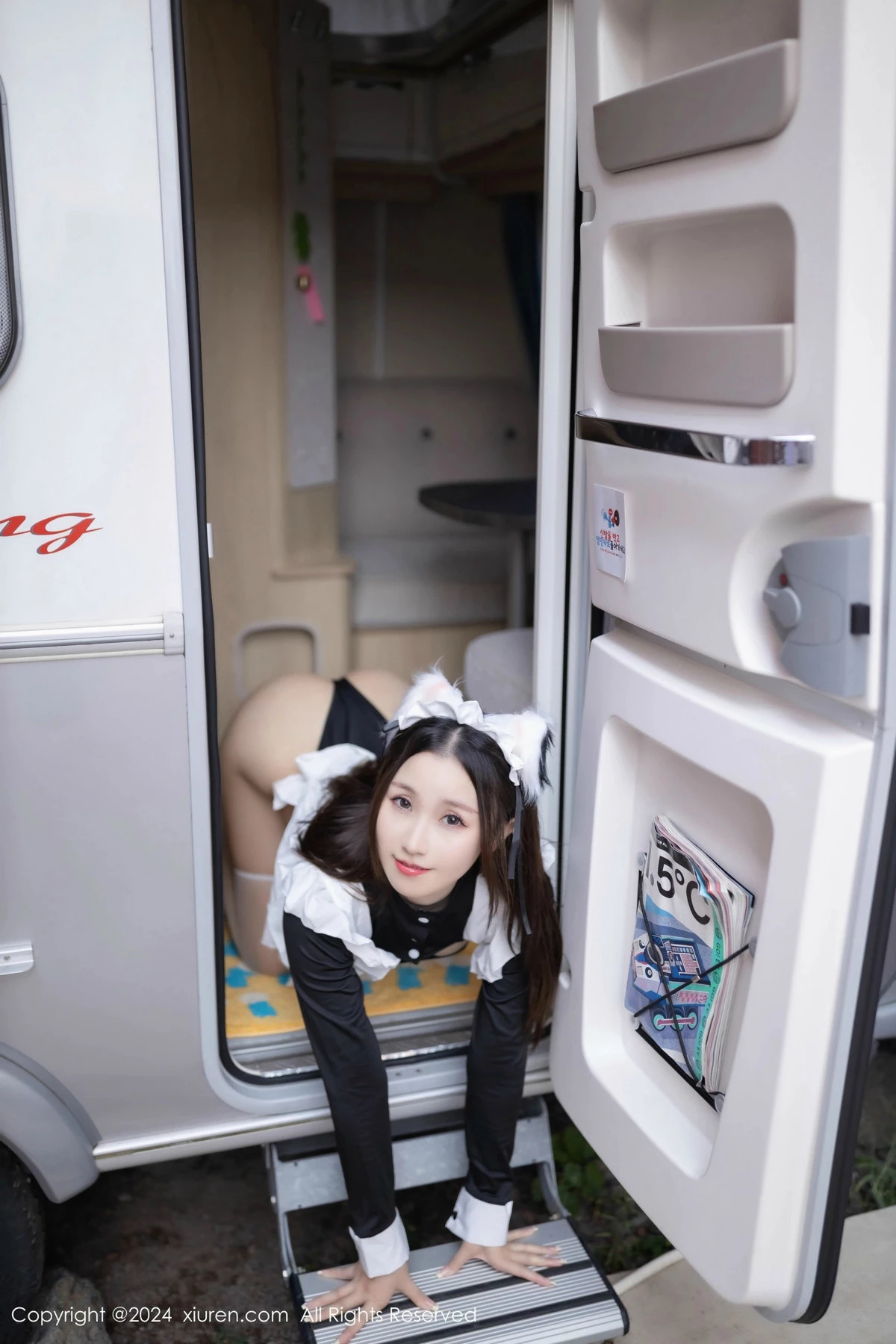 秀人集.com_[XiuRen秀人网]No.9369_模特杏子Yada性感黑色女仆服饰配白色丝袜秀曼妙身姿诱惑写真79P