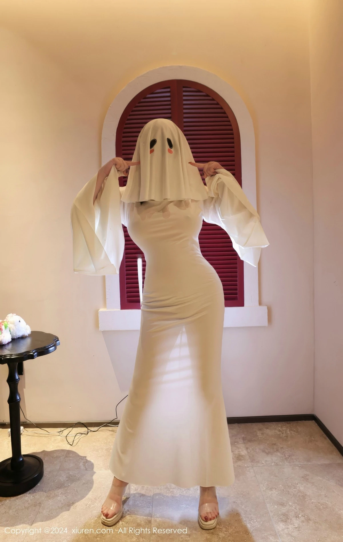 秀人集.com_[XiuRen秀人网]No.9376_模特小薯条nienie白色连衣裙+红色情趣服饰秀曼妙身姿诱惑写真81P