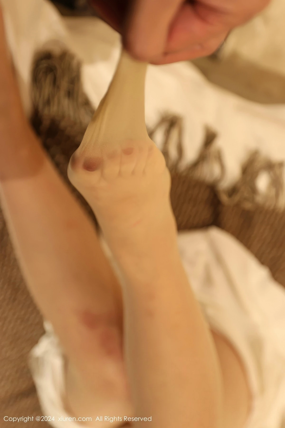 秀人集.com_[XiuRen秀人网]No.9376_模特小薯条nienie白色连衣裙+红色情趣服饰秀曼妙身姿诱惑写真81P