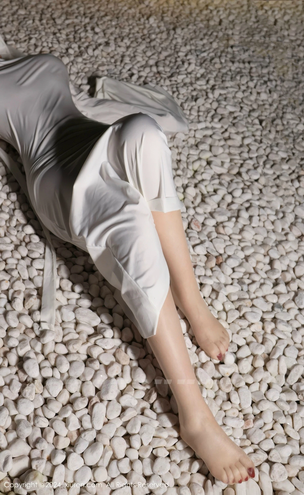 秀人集.com_[XiuRen秀人网]No.9376_模特小薯条nienie白色连衣裙+红色情趣服饰秀曼妙身姿诱惑写真81P