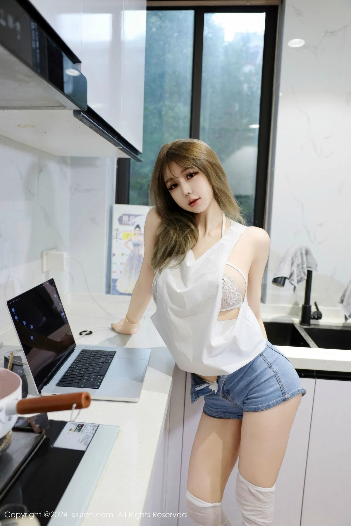 秀人集.com_[XiuRen秀人网]No.9374_模特Zoe柚柚性感白色蕾丝情趣内衣配白丝袜秀凹凸身材诱惑写真75P