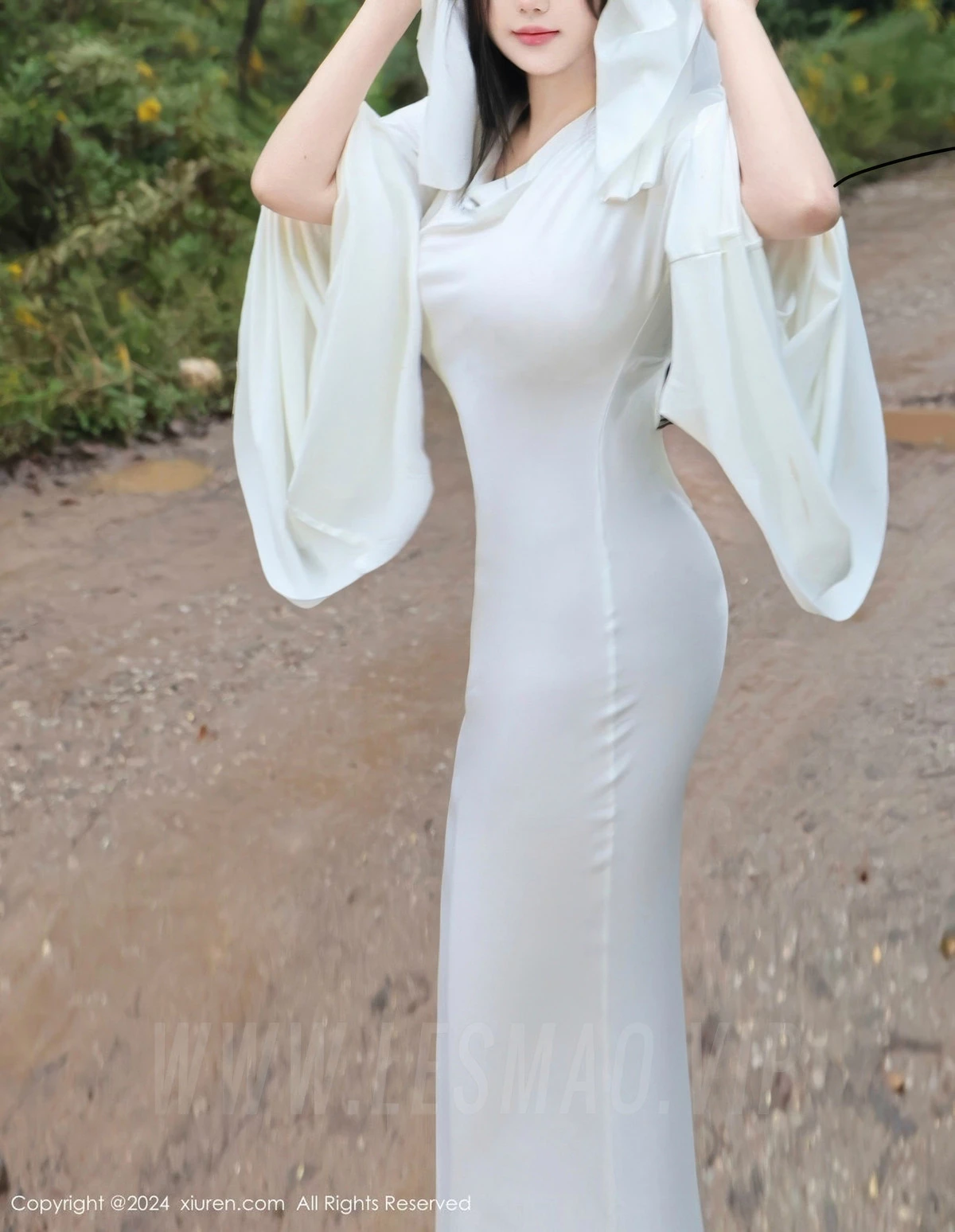 秀人集.com_[XiuRen秀人网]No.9376_模特小薯条nienie白色连衣裙+红色情趣服饰秀曼妙身姿诱惑写真81P