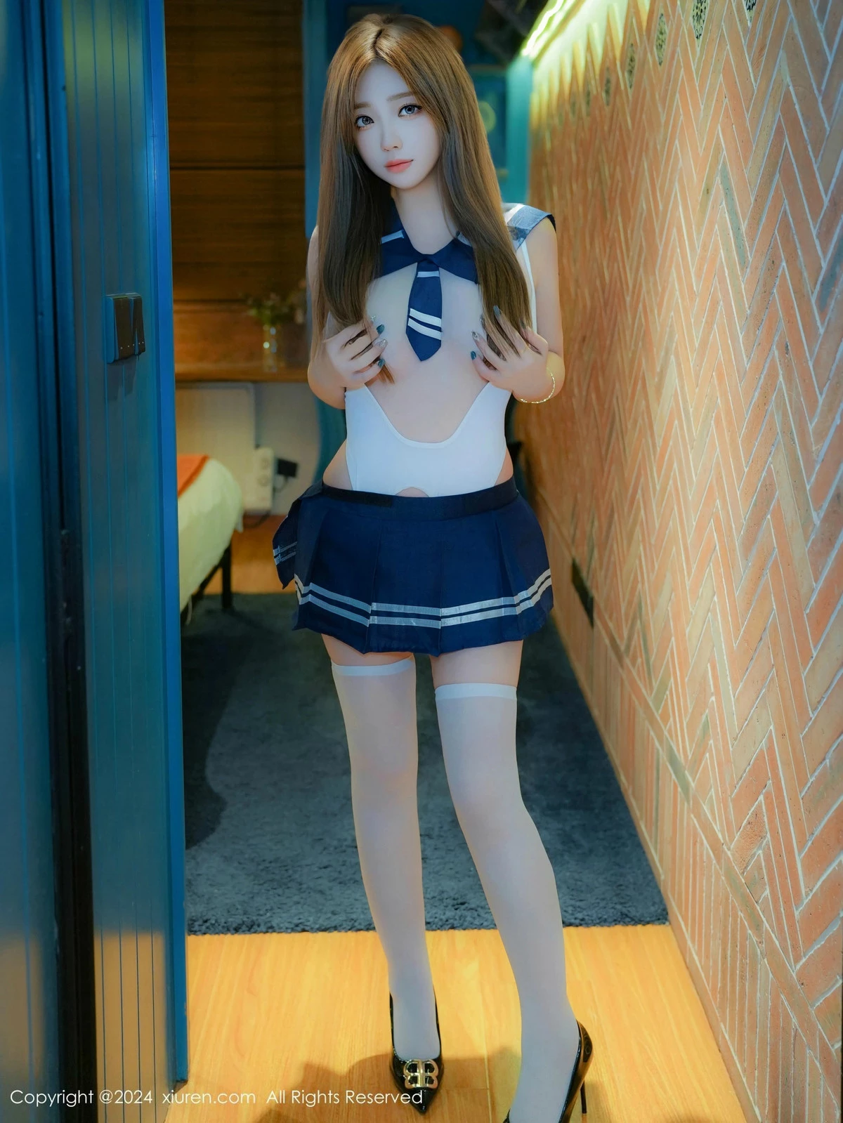 秀人集.com_[XiuRen秀人网]No.9370_新人模特王伊纯性感白色情趣连体衣配白丝袜秀凹凸身材诱惑写真63P