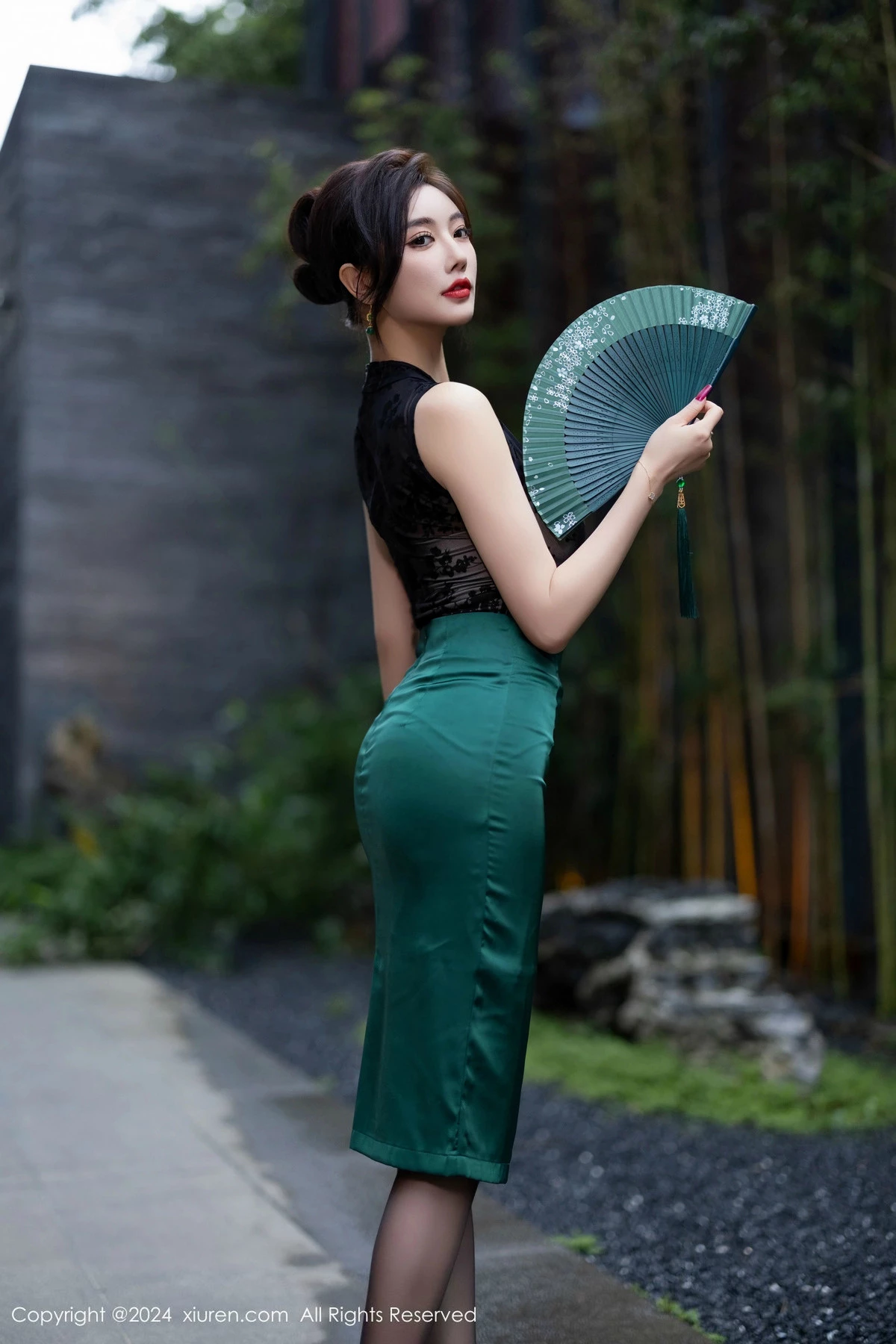 秀人集.com_[XiuRen秀人网]No.9384_女神杨晨晨Yome性感黑色蕾丝内衣配黑丝袜秀丰腴身材完美写真80P