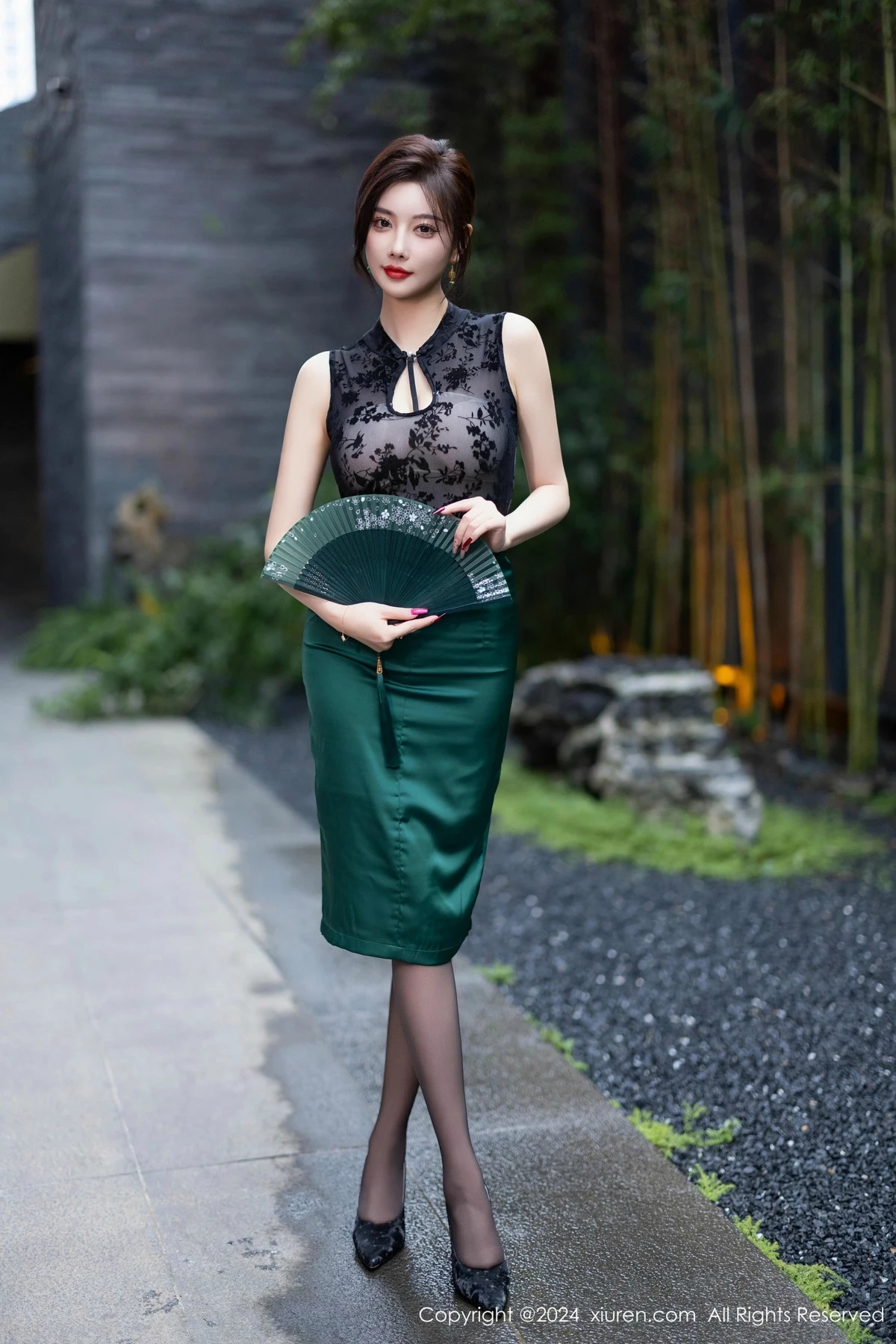 秀人集.com_[XiuRen秀人网]No.9384_女神杨晨晨Yome性感黑色蕾丝内衣配黑丝袜秀丰腴身材完美写真80P