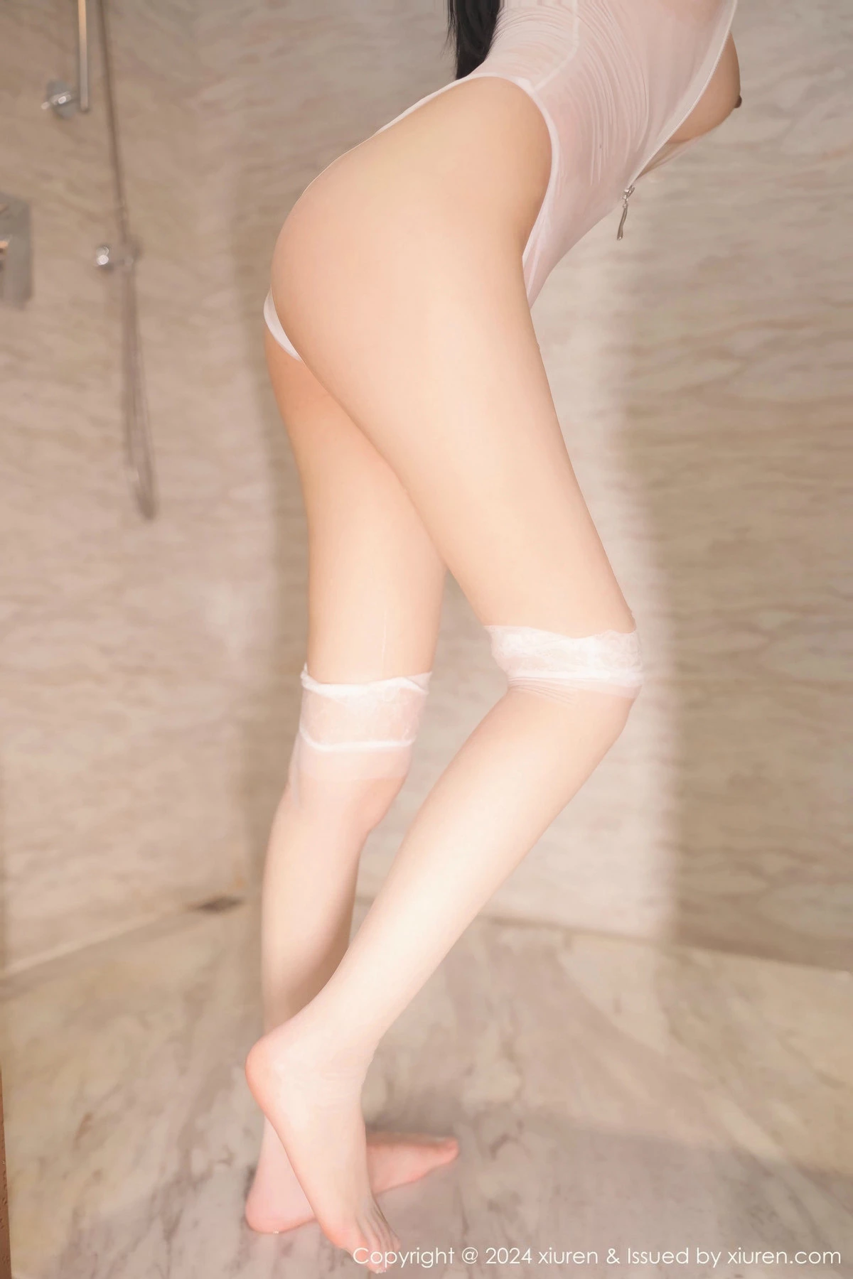 秀人集.com_[XiuRen秀人网]No.9379_模特软软酱浴室性感白色高叉连体衣配白丝袜秀丰腴美臀诱惑写真64P