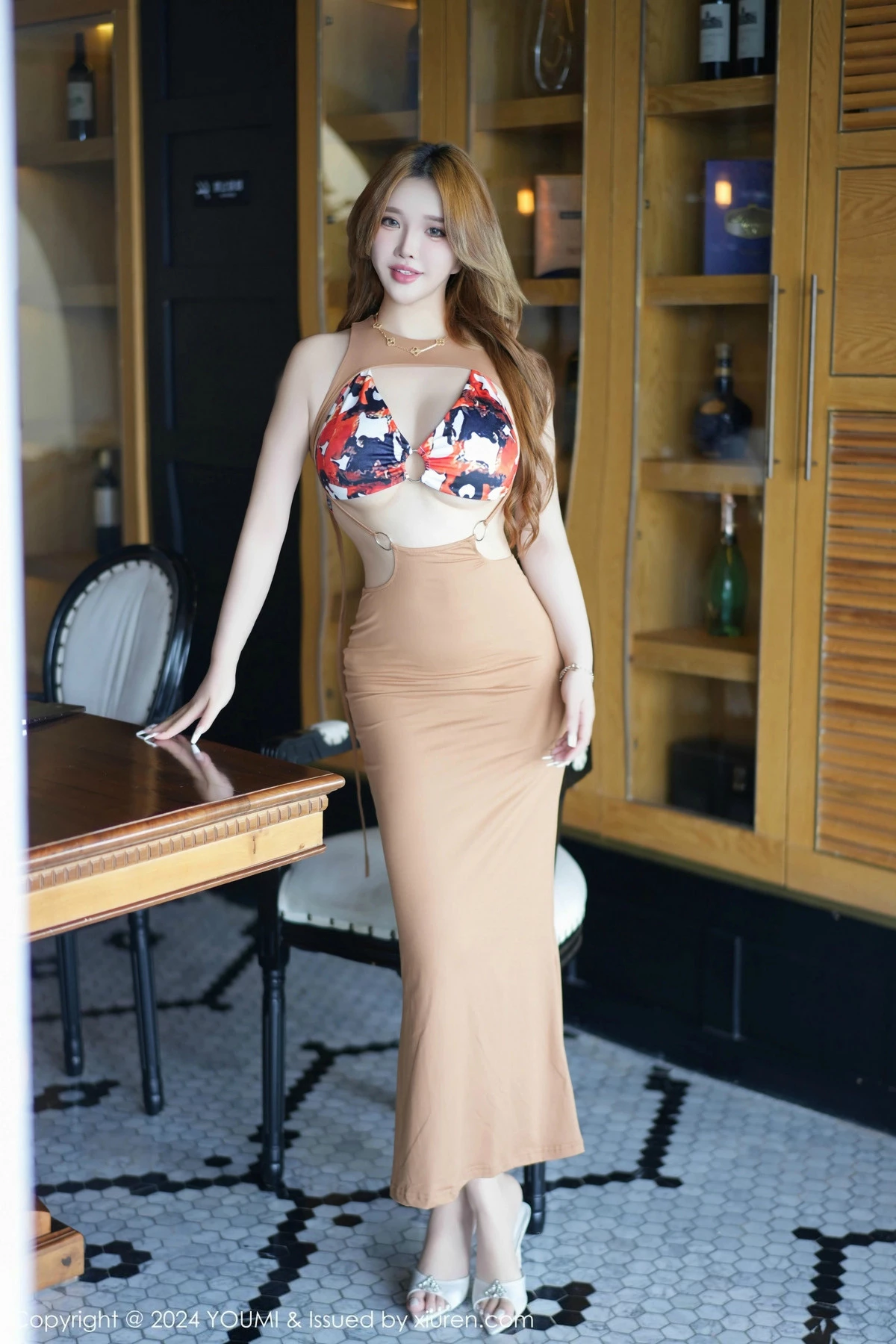 秀人集.com_[YouMi尤蜜荟]Vol.1106_模特小海臀Rena性感杏色开胸连衣长裙秀浑圆翘臀撩人诱惑写真55P