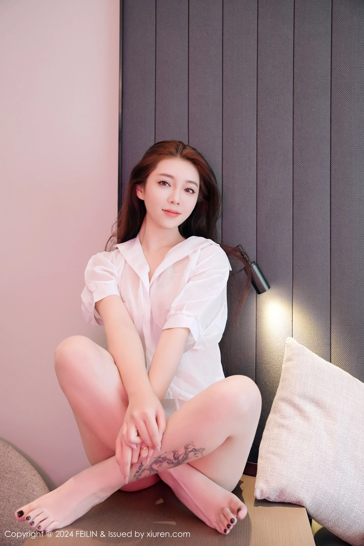 秀人集.com_[FeiLin嗲囡囡]VOL.481_模特沐娜娜私房性感白色薄透短袖衬衫秀惹火身材撩人诱惑写真70P