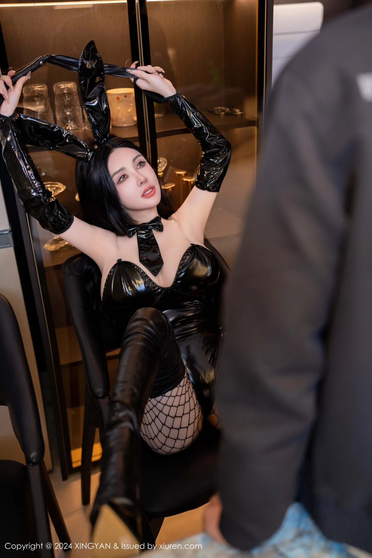 秀人集.com_[XINGYAN星颜社]VOL.285_模特潘思沁性感黑色皮质情趣服配黑丝网袜秀巨乳肥臀诱惑写真81P