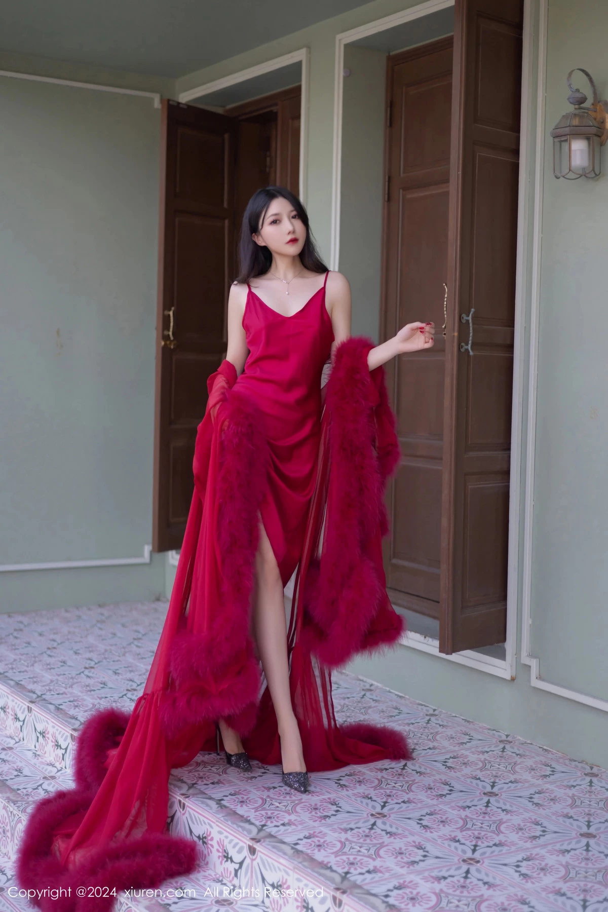 秀人集.com_[XiuRen秀人网]No.9422_模特鱼子酱Fish红玫瑰主题红色吊带连衣裙秀曼妙身姿迷人诱惑写真80P