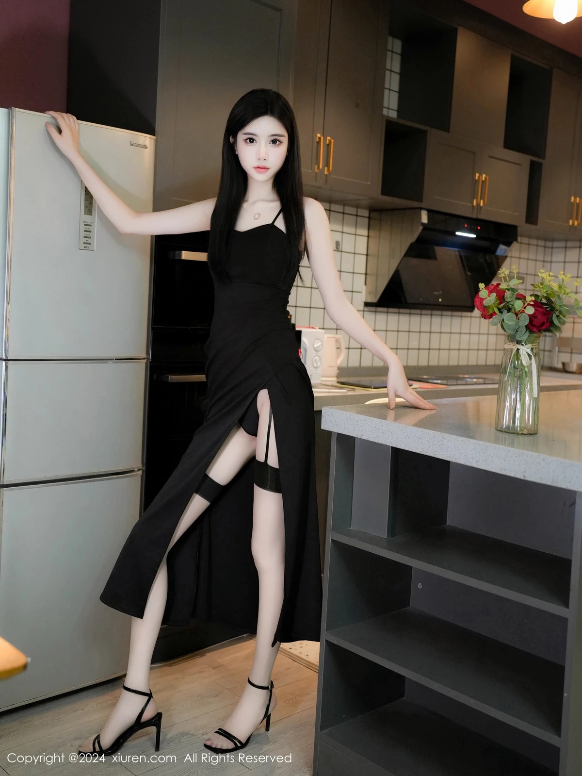 秀人集.com_[XiuRen秀人网]No.9419_模特Erikaki性感黑色连衣裙配肉丝吊袜秀曼妙身姿迷人美腿写真79P