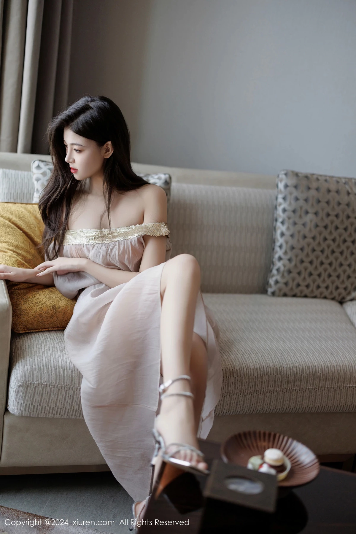 秀人集.com_[XiuRen秀人网]No.9426_模特初梦瑶私房性感浅色薄透连衣裙配凉高跟秀翘臀美腿诱惑写真102P
