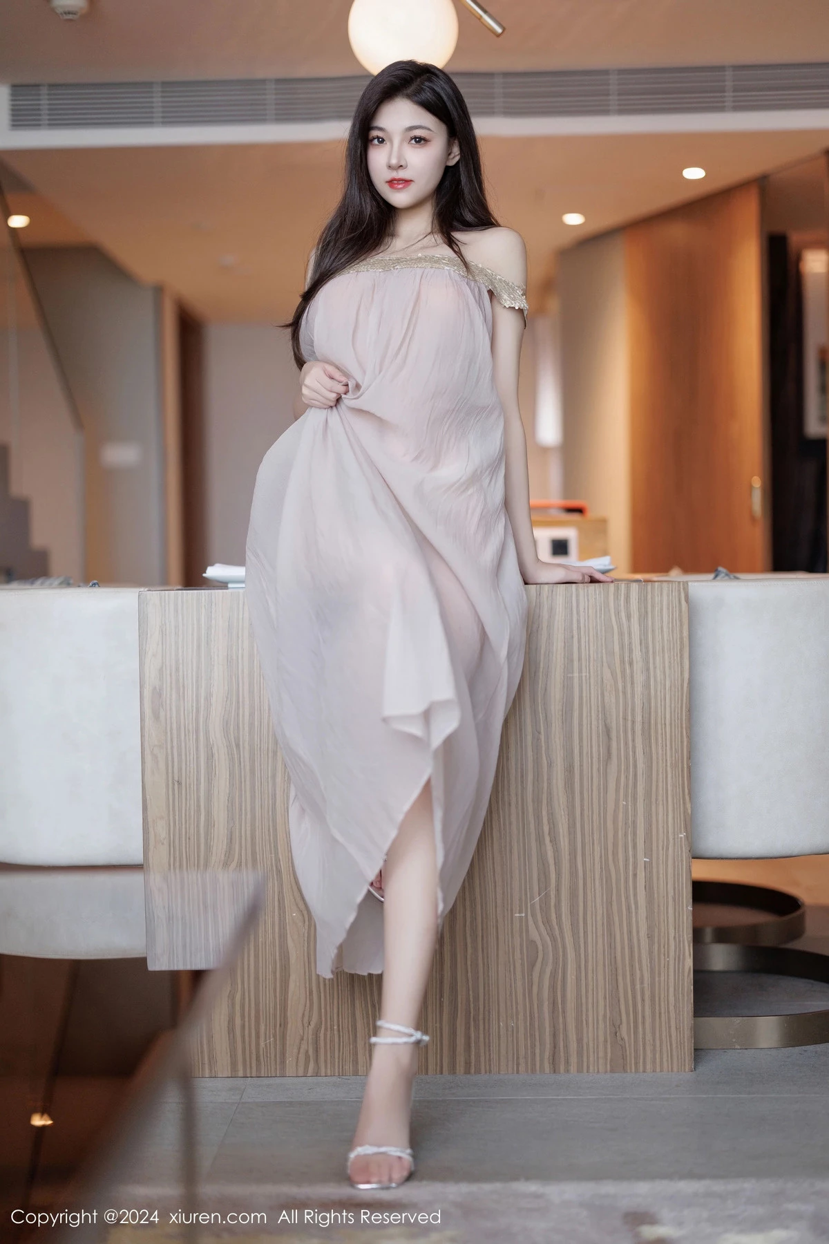 秀人集.com_[XiuRen秀人网]No.9426_模特初梦瑶私房性感浅色薄透连衣裙配凉高跟秀翘臀美腿诱惑写真102P