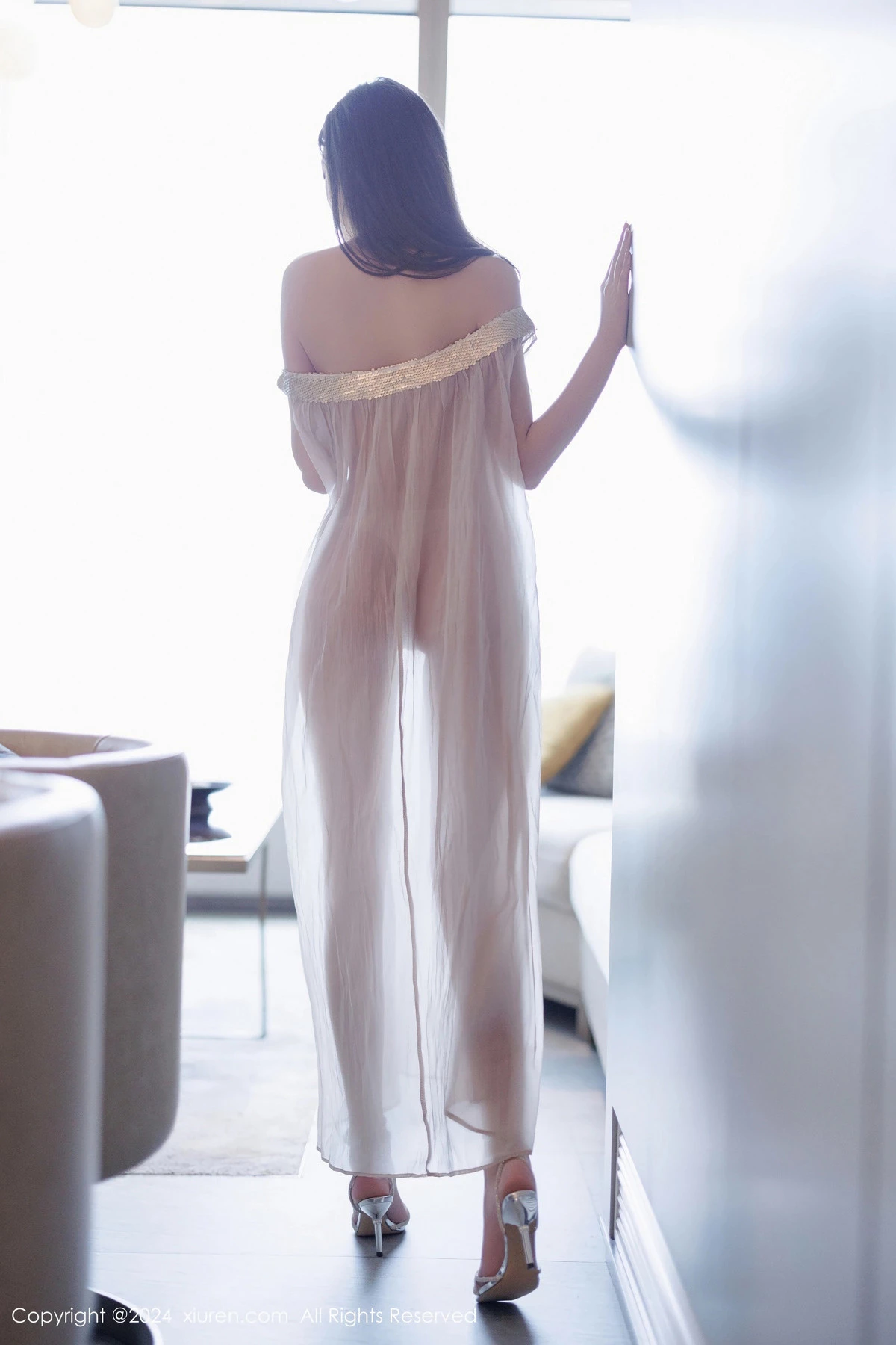 秀人集.com_[XiuRen秀人网]No.9426_模特初梦瑶私房性感浅色薄透连衣裙配凉高跟秀翘臀美腿诱惑写真102P