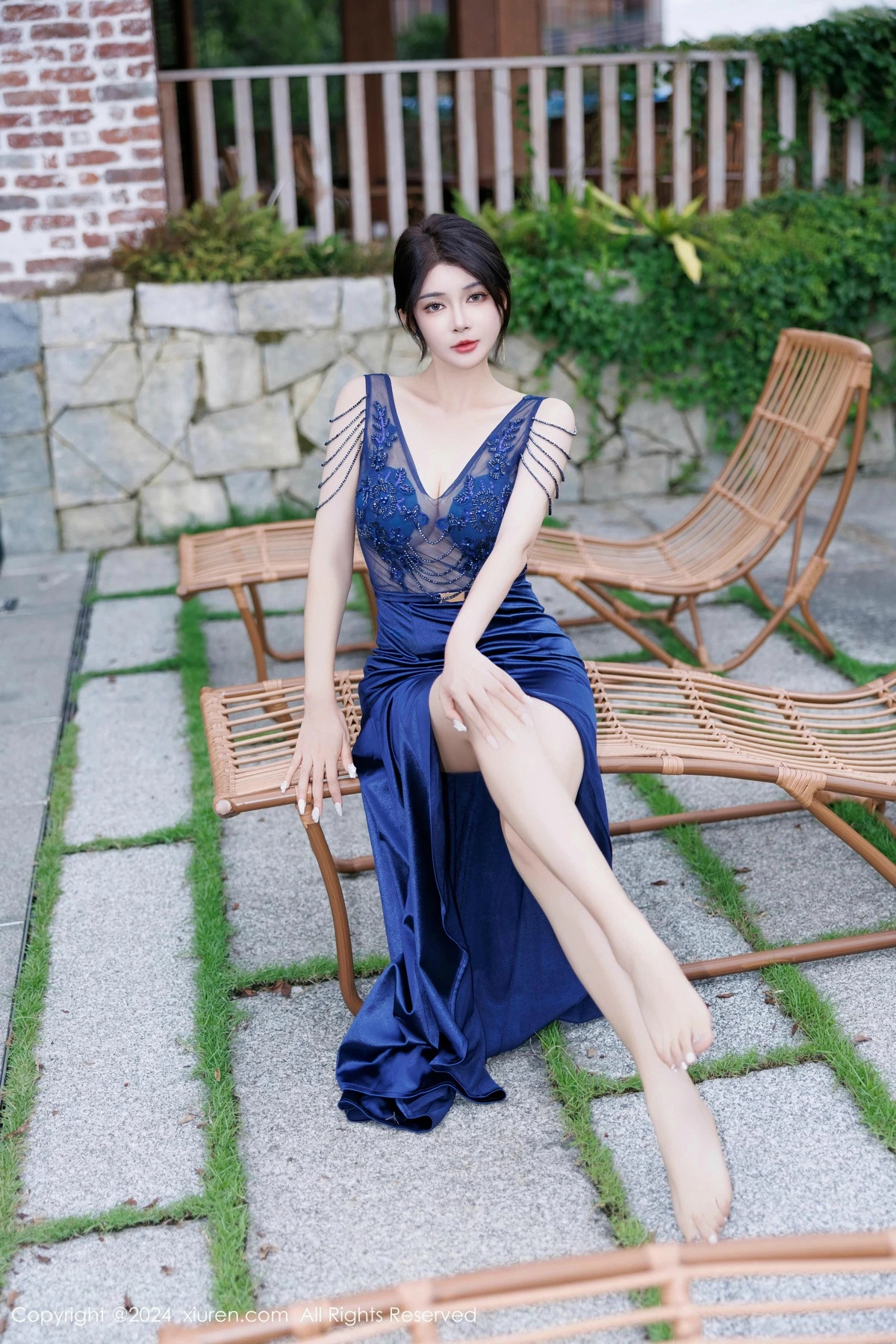 秀人集.com_[XiuRen秀人网]No.9435_模特凯竹Quinn性感蓝色连衣长裙露蓝色内衣秀丰腴身材诱惑写真82P
