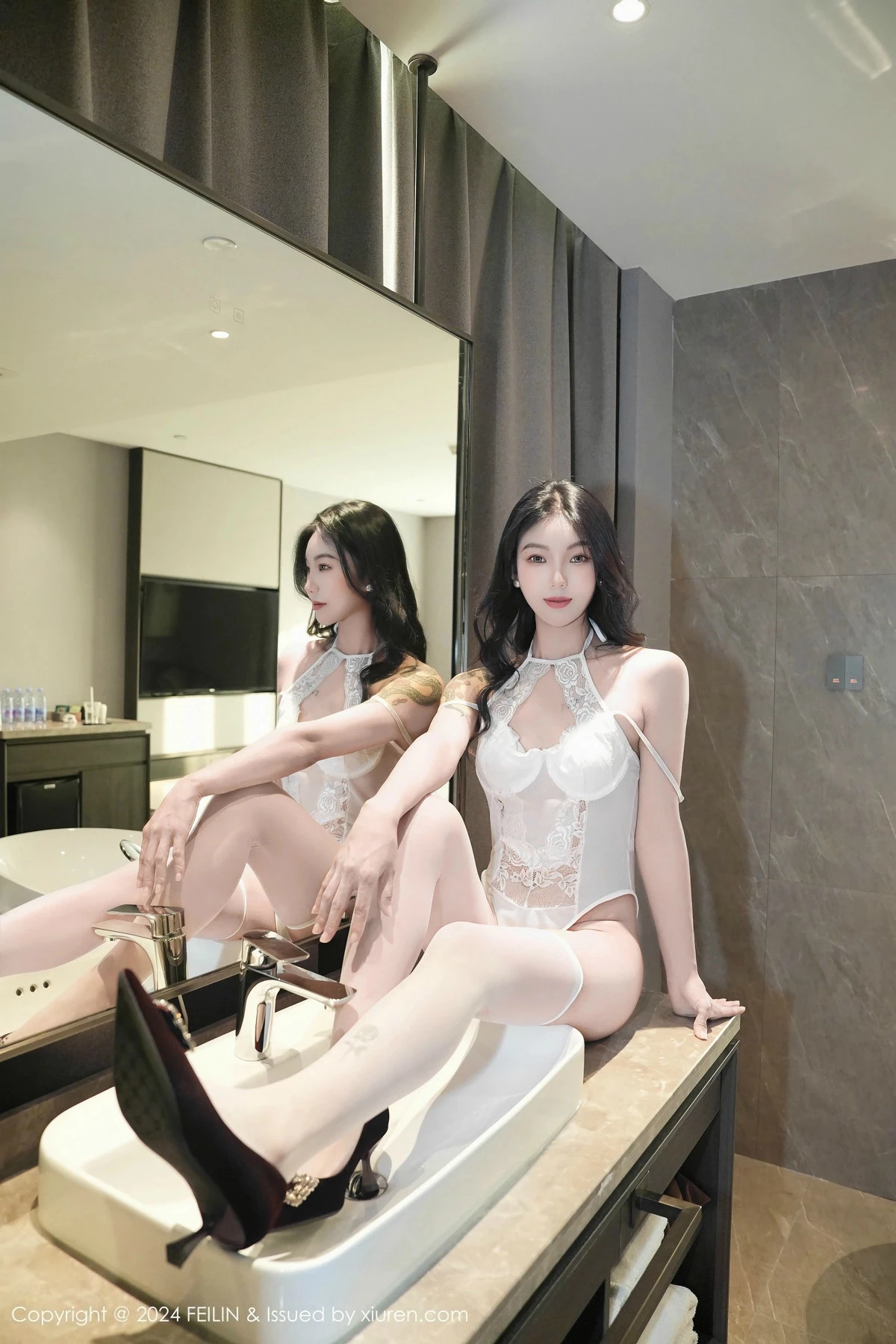 秀人集.com_[FeiLin嗲囡囡]VOL.484_新人模特希恬儿性感白色情趣服饰配白丝袜秀曼妙身姿诱惑写真75P