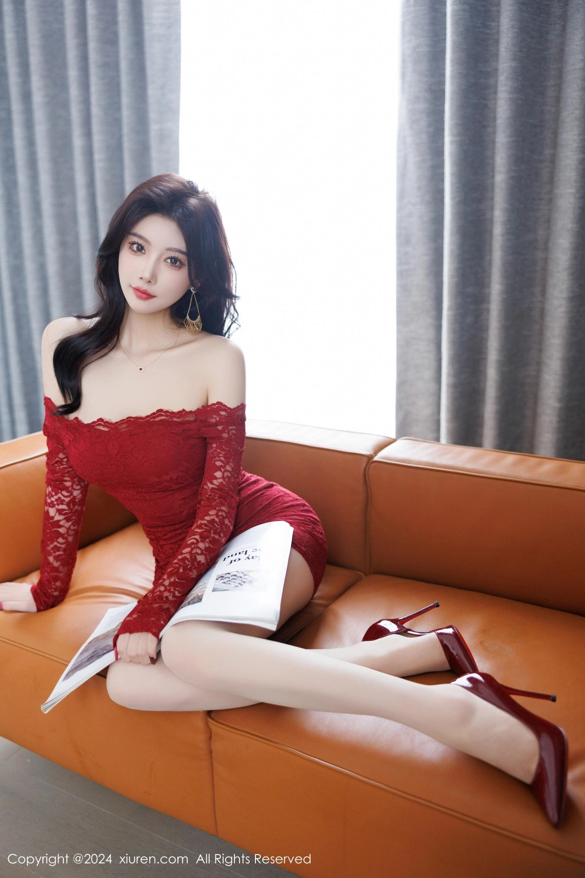 秀人集.com_[XiuRen秀人网]No.9456_女神杨晨晨Yome红色连衣短裙+黑色情趣内衣秀丰腴身姿诱惑写真82P