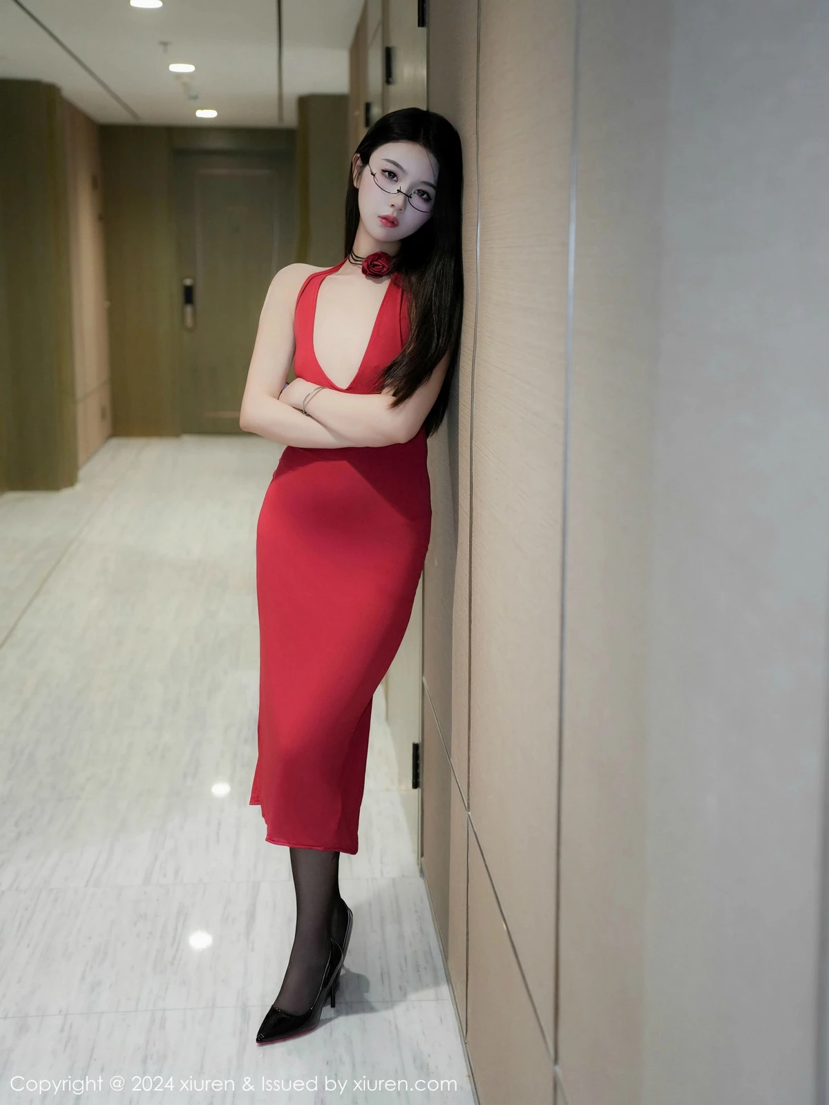 秀人集.com_[XiuRen秀人网]No.9451_模特Lucky-性感红色礼裙配超薄无内黑丝秀凹凸身材撩人诱惑写真83P