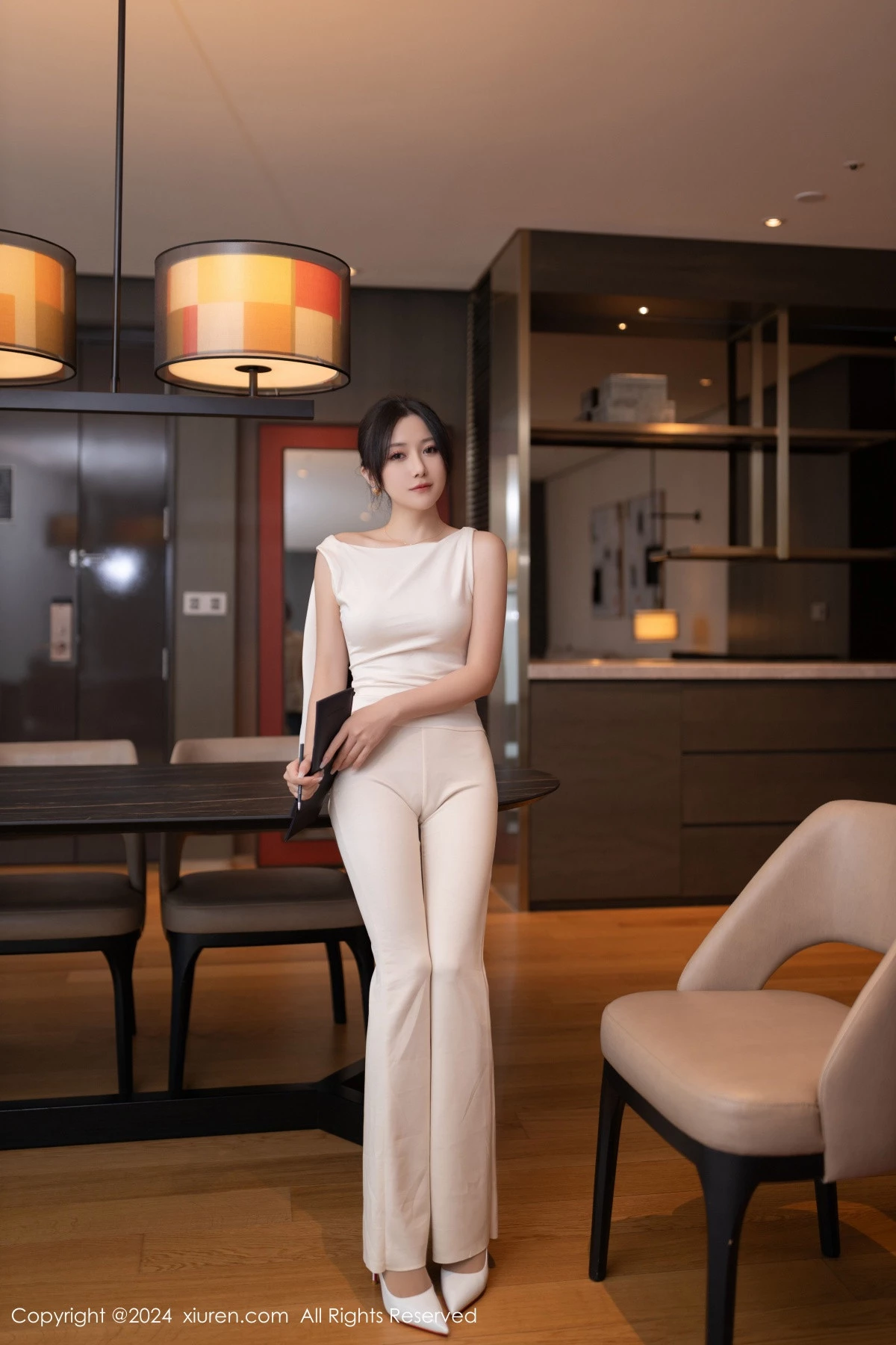 秀人集.com_[XiuRen秀人网]No.9457_模特鱼子酱Fish职场主题浅色服饰配超薄肉丝秀曼妙身姿诱惑写真80P