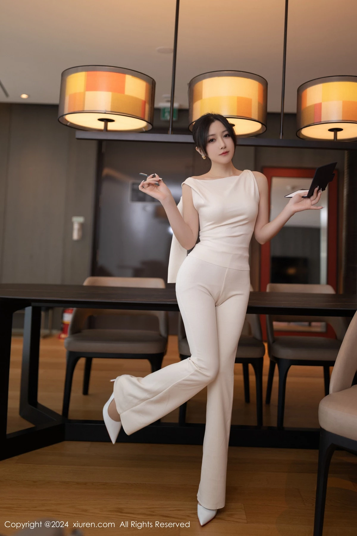 秀人集.com_[XiuRen秀人网]No.9457_模特鱼子酱Fish职场主题浅色服饰配超薄肉丝秀曼妙身姿诱惑写真80P