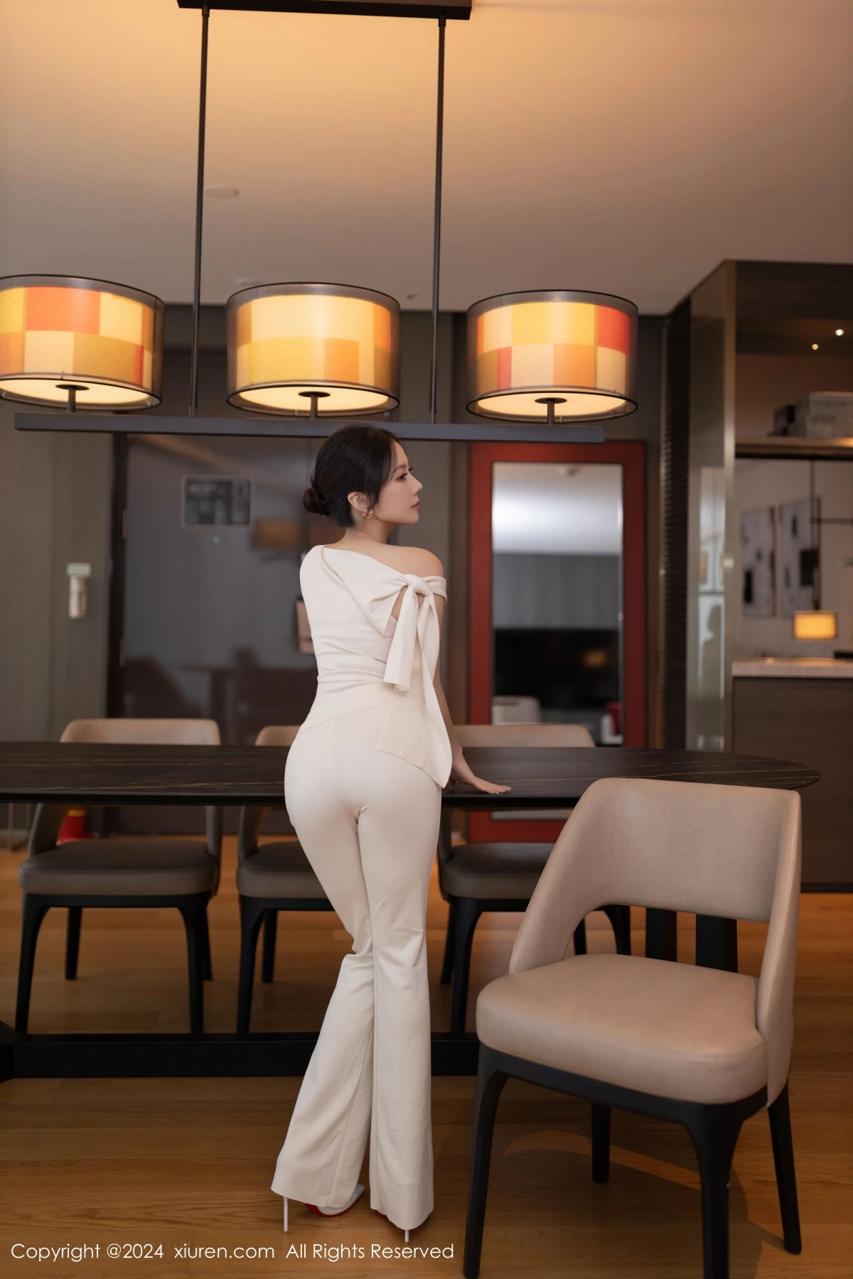 秀人集.com_[XiuRen秀人网]No.9457_模特鱼子酱Fish职场主题浅色服饰配超薄肉丝秀曼妙身姿诱惑写真80P