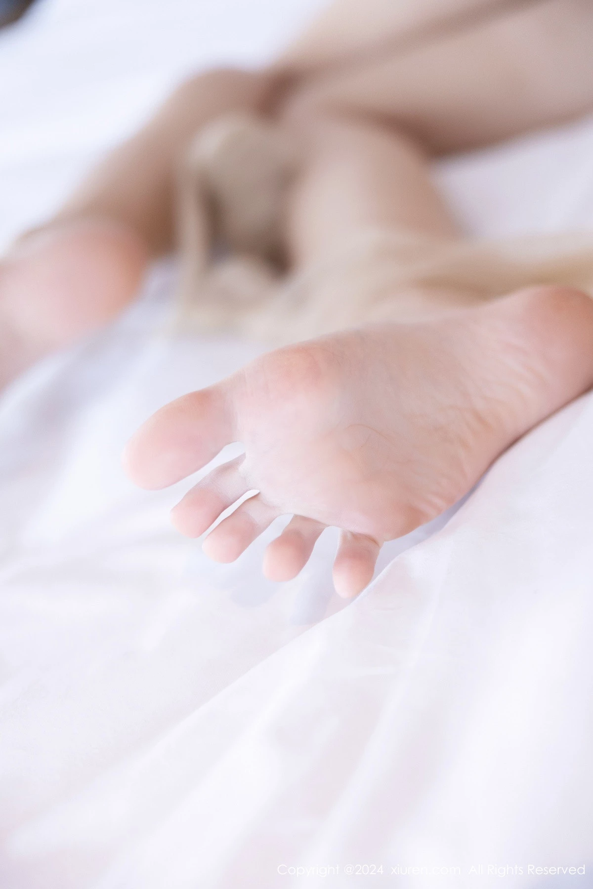 秀人集.com_[XiuRen秀人网]No.9333_模特初梦瑶蓝色衬衫配灰短裙露性感灰色内衣秀曼妙身姿诱惑写真90P