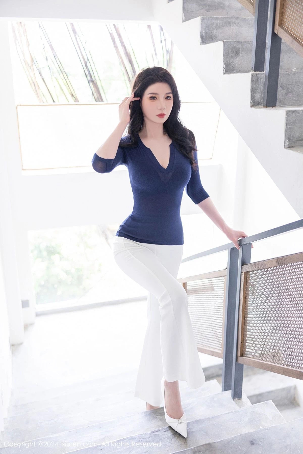 秀人集.com_[XiuRen秀人网]No.9355_模特梦心玥性感深蓝V领露蓝色蕾丝内衣秀高挑曼妙身姿诱惑写真83P