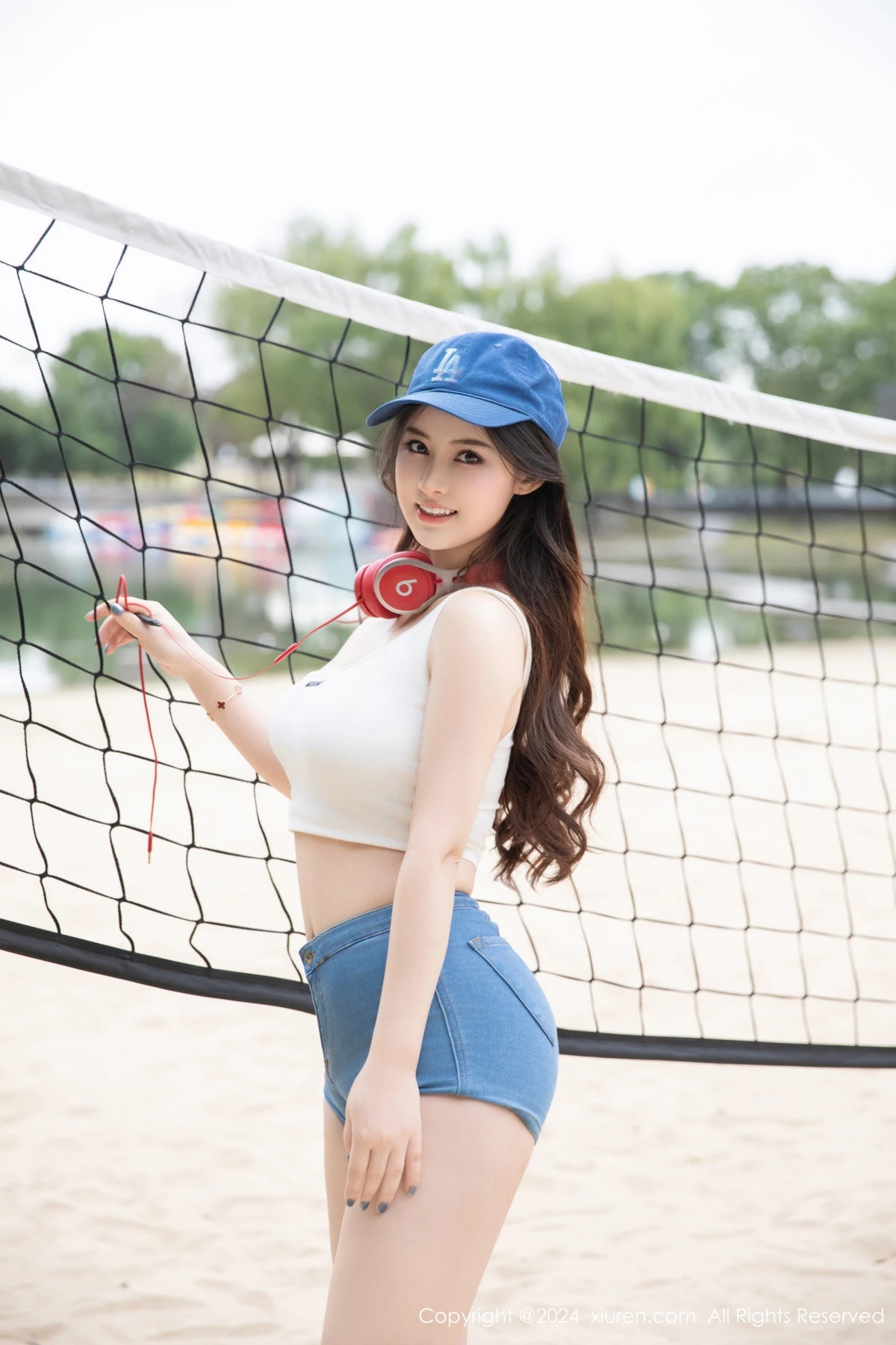 秀人集.com_[XiuRen秀人网]No.9354_模特诗诗kiki性感白色抹胸服饰配超短牛仔裤秀丰腴身姿诱惑写真81P