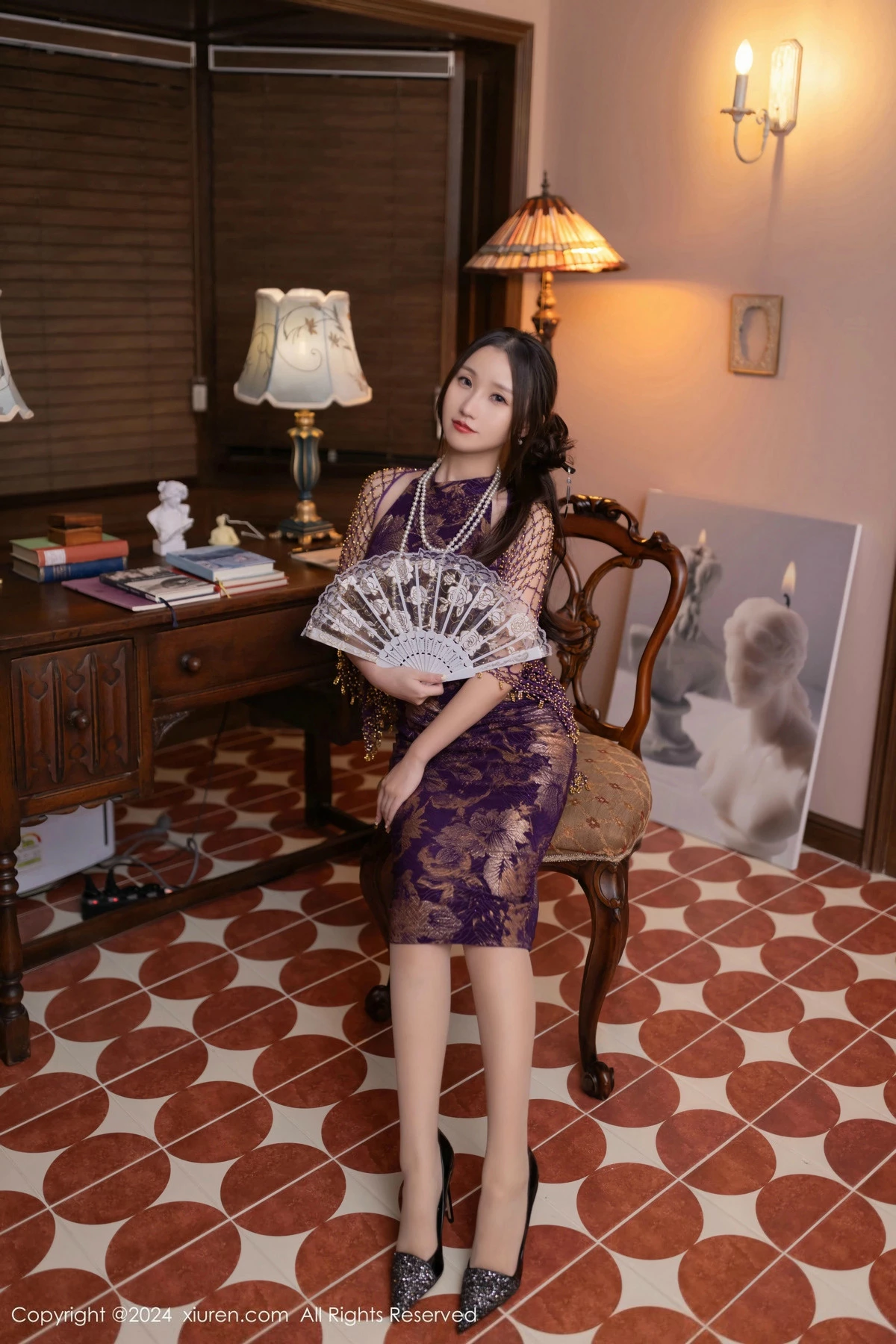 秀人集.com_[XiuRen秀人网]No.9513_模特杏子Yada性感紫色旗袍服饰配开档肉丝秀曼妙身姿诱惑写真82P