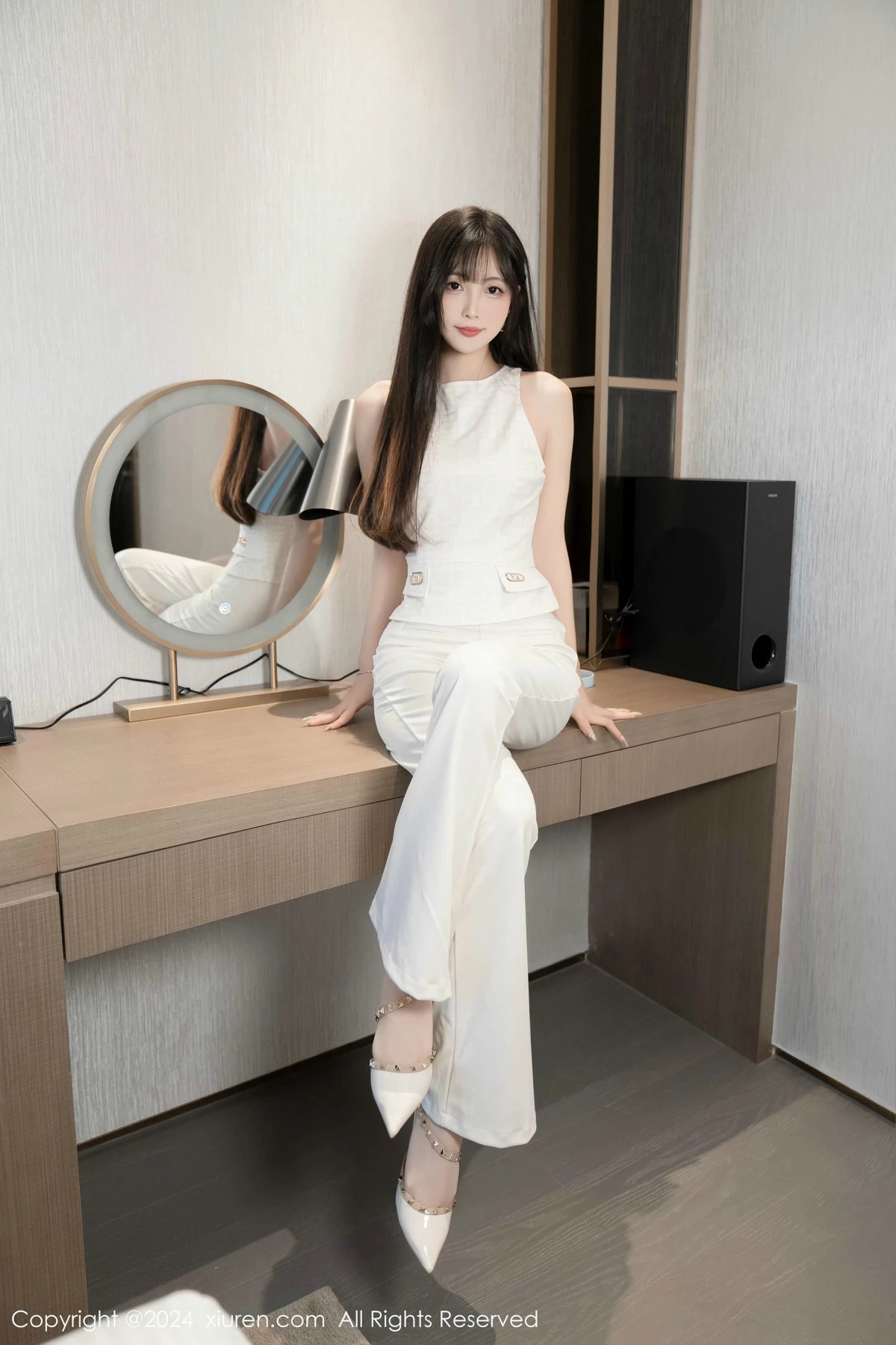 秀人集.com_[XiuRen秀人网]No.9528_模特林星阑性感白上衣配简约长裤露白色内衣秀曼妙身姿诱惑写真84P